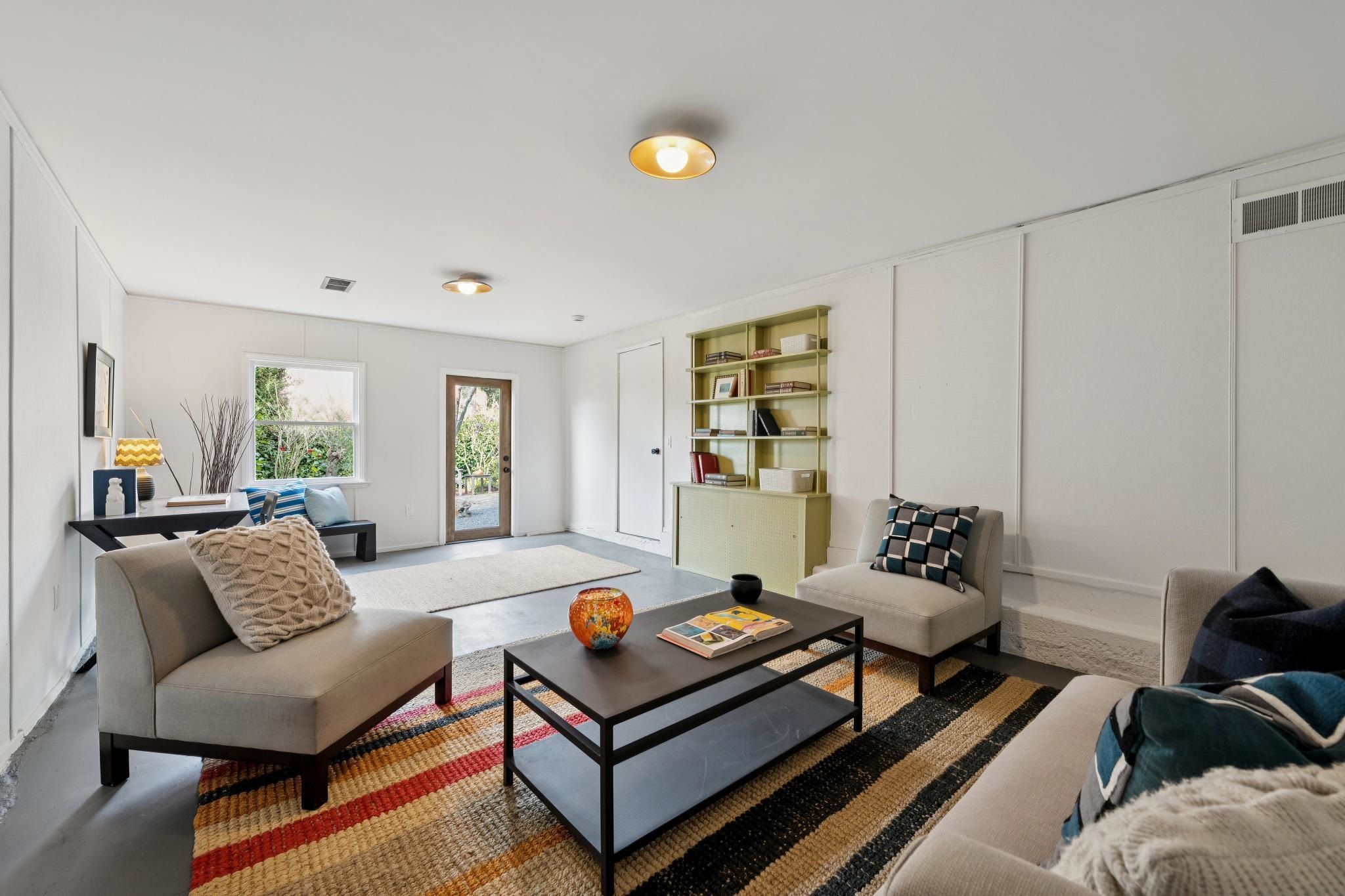 1563 Thousand Oaks Blvd