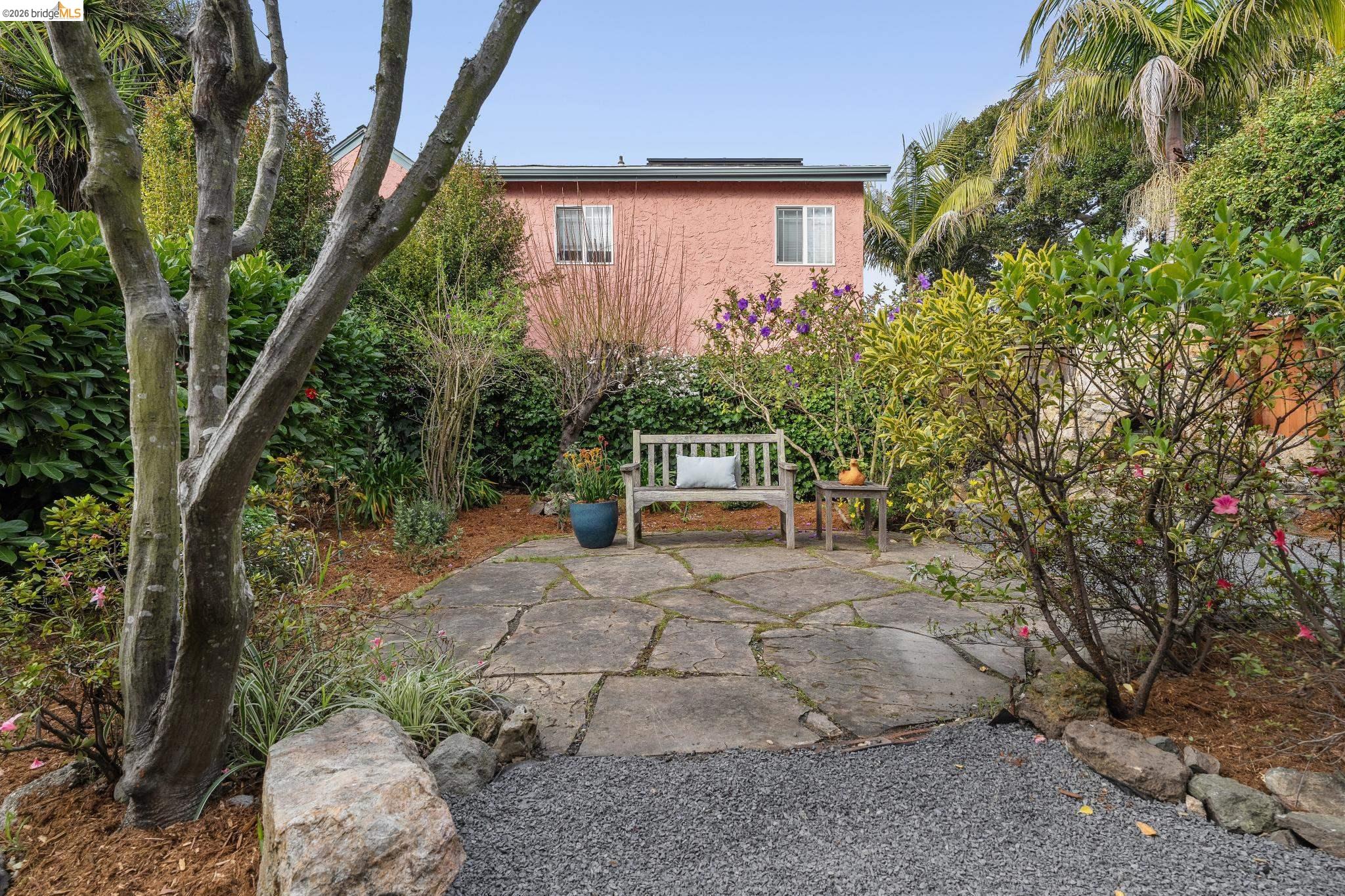 1563 Thousand Oaks Blvd