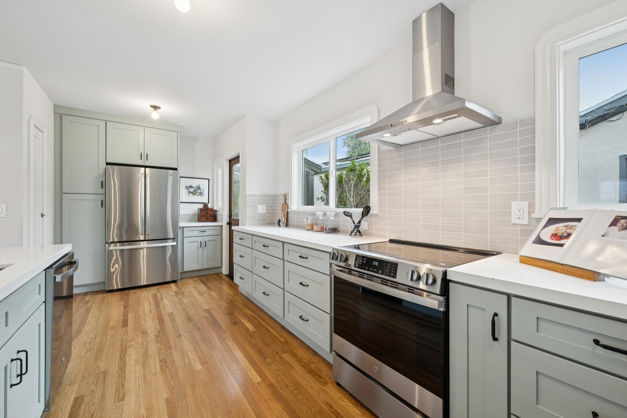 1563 Thousand Oaks Blvd