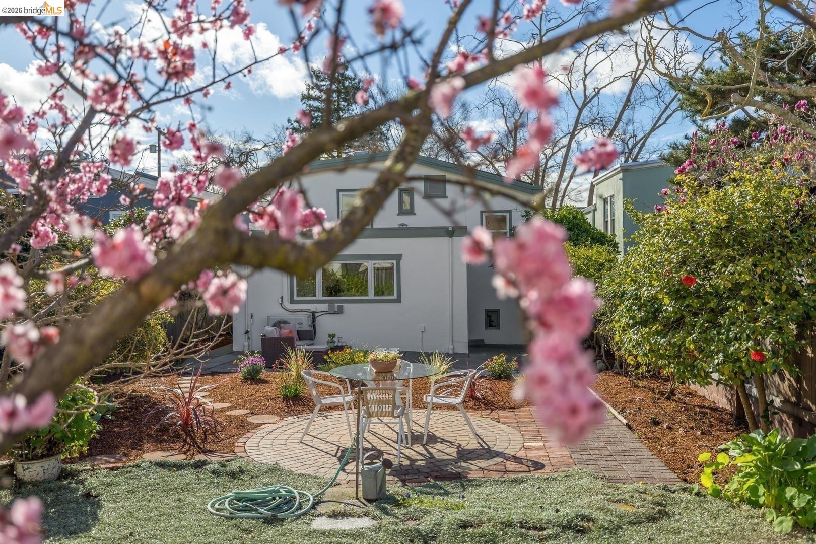 2123 Oregon ST