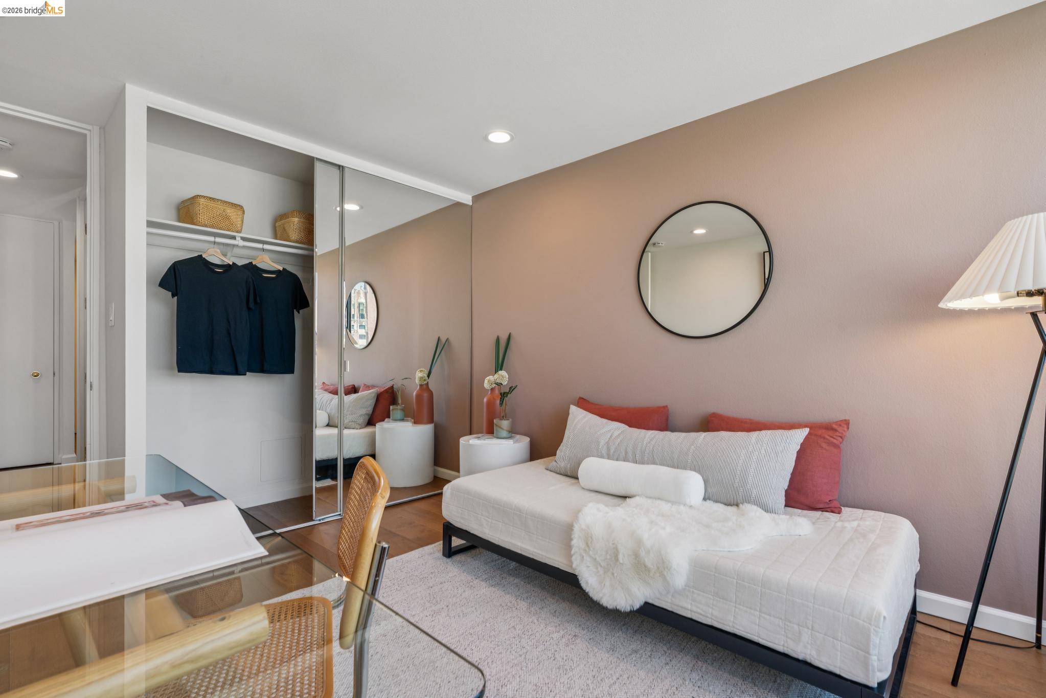 565 Bellevue Ave # 806