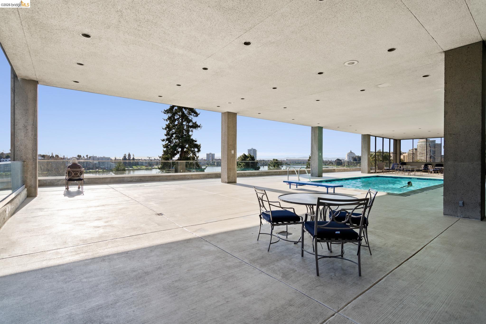 565 Bellevue Ave # 806