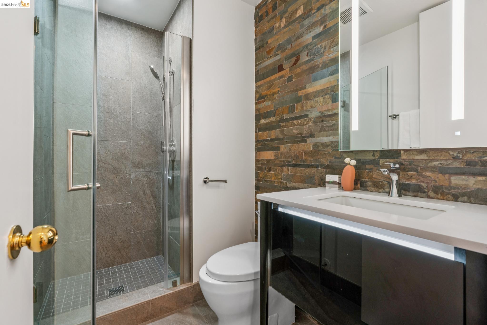 565 Bellevue Ave # 806