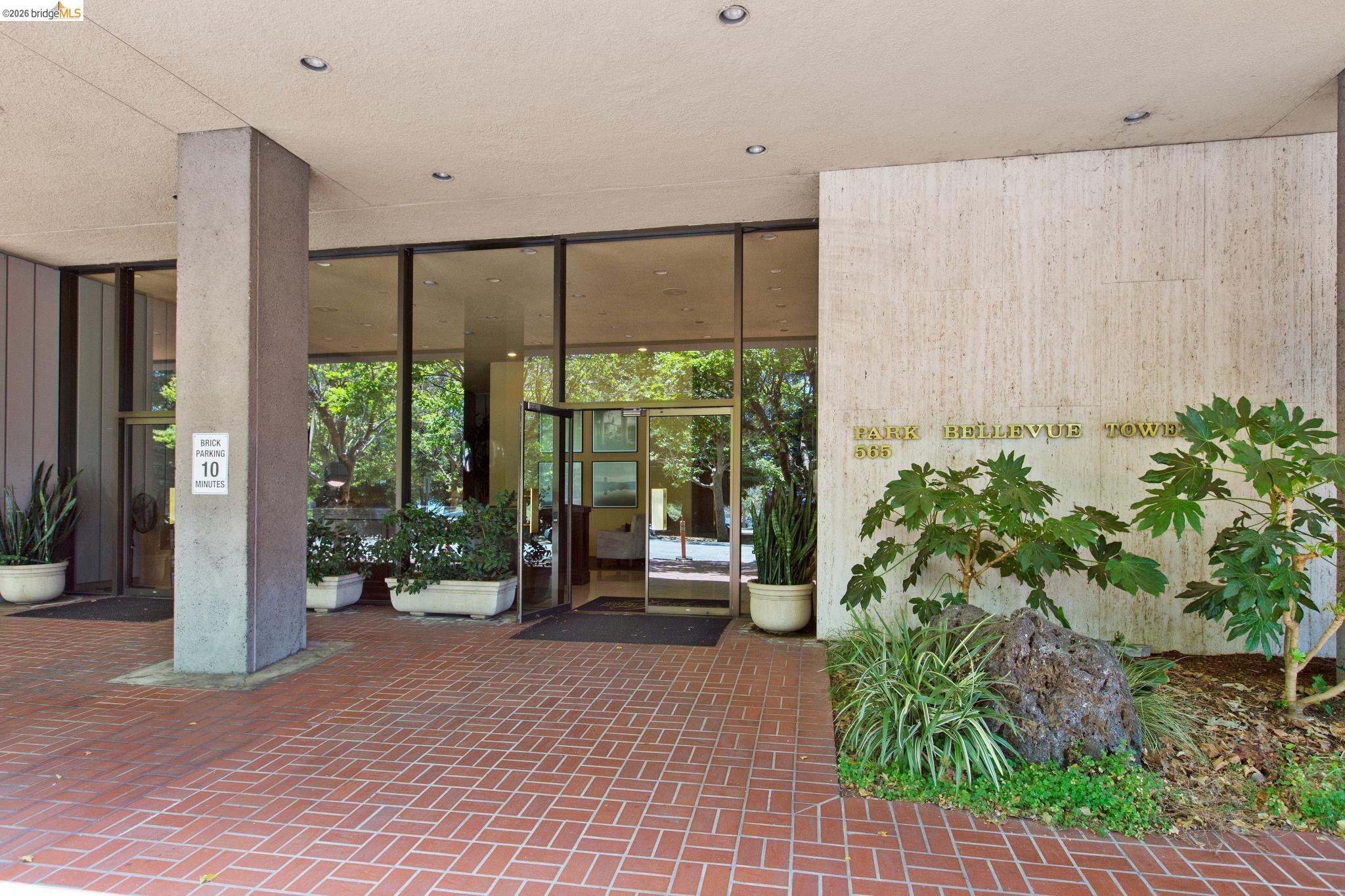 565 Bellevue Ave # 806