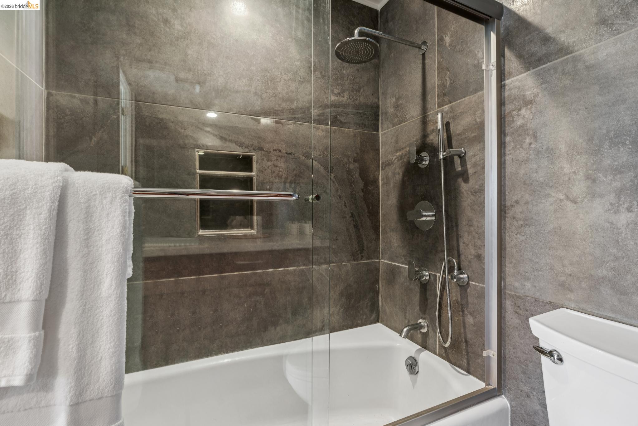 565 Bellevue Ave # 806