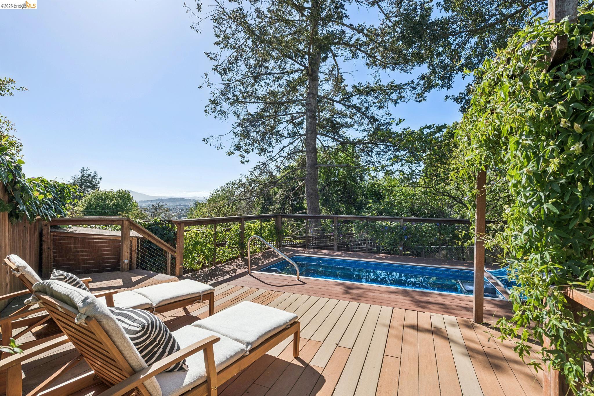 2325 Carquinez Ave