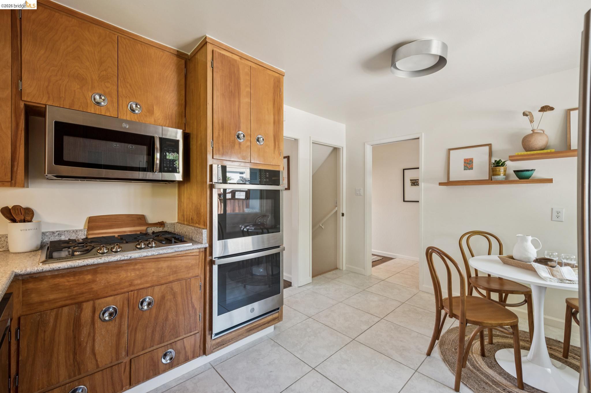2325 Carquinez Ave