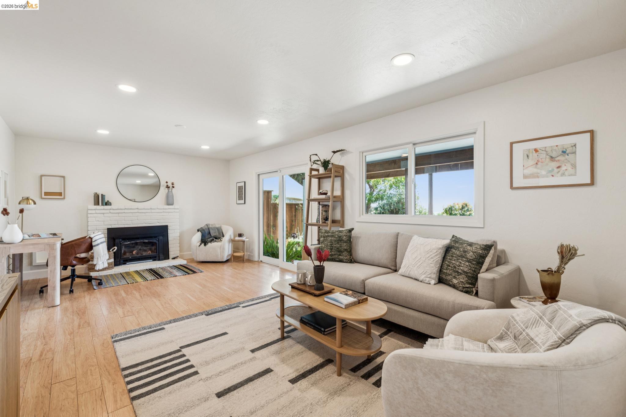 2325 Carquinez Ave