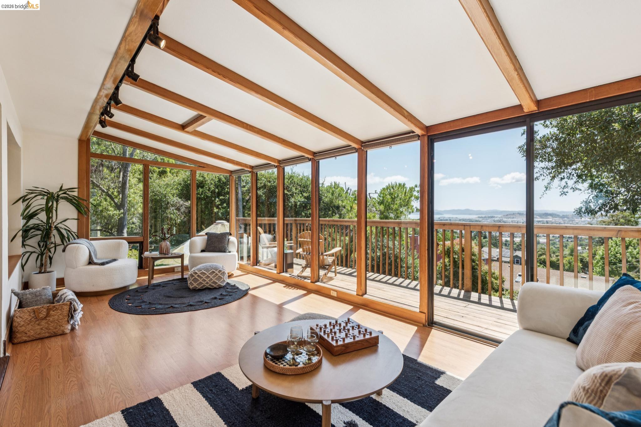 2325 Carquinez Ave