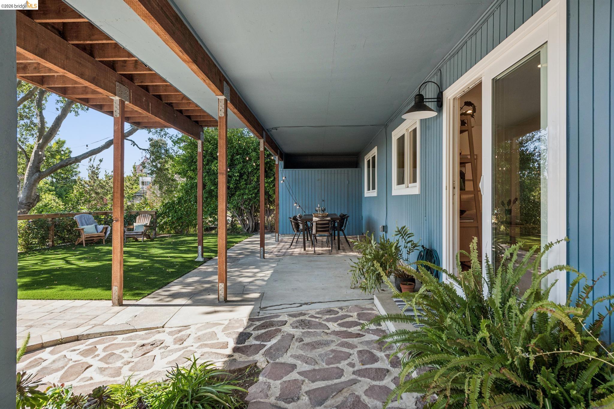 2325 Carquinez Ave