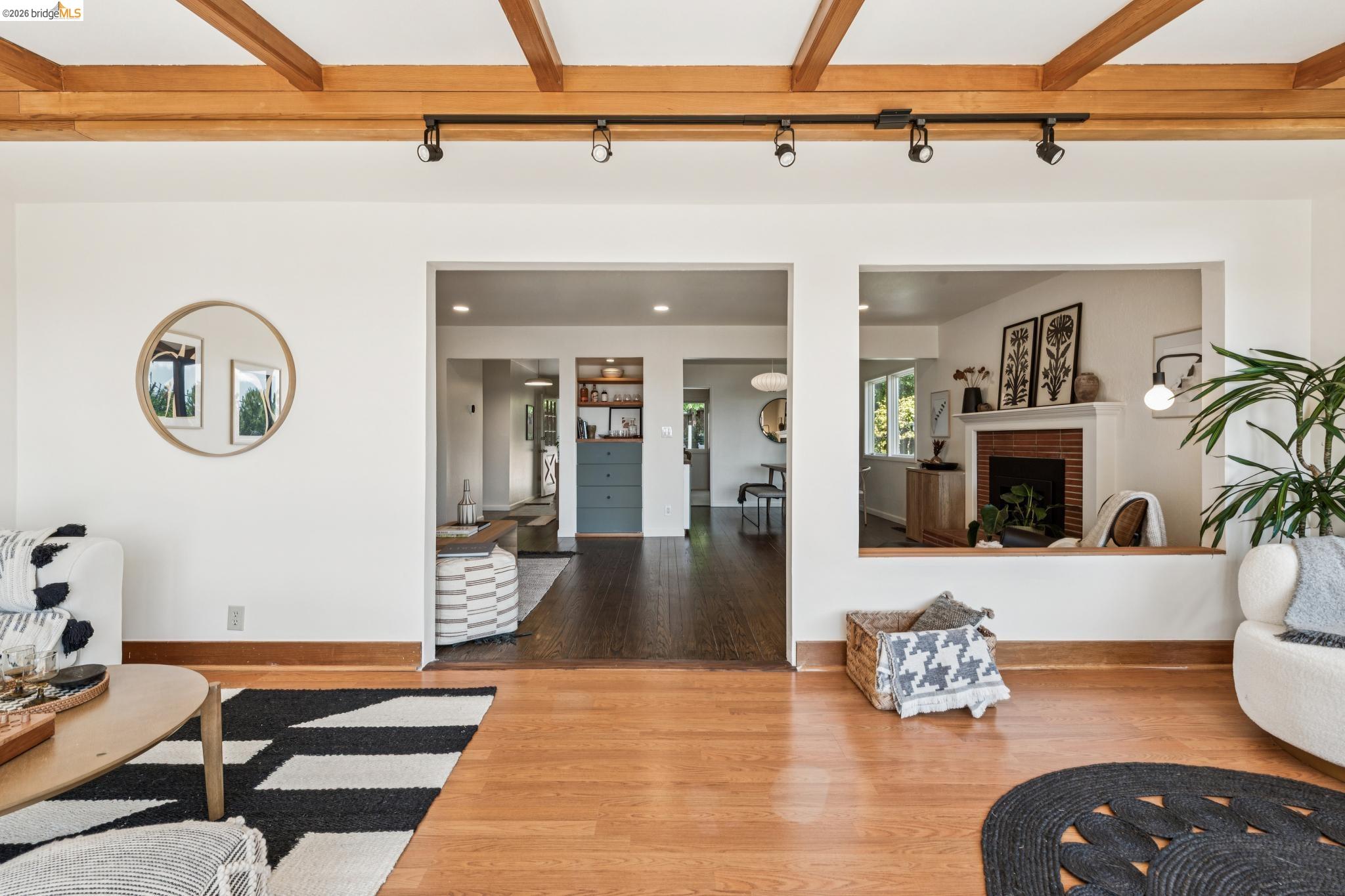 2325 Carquinez Ave