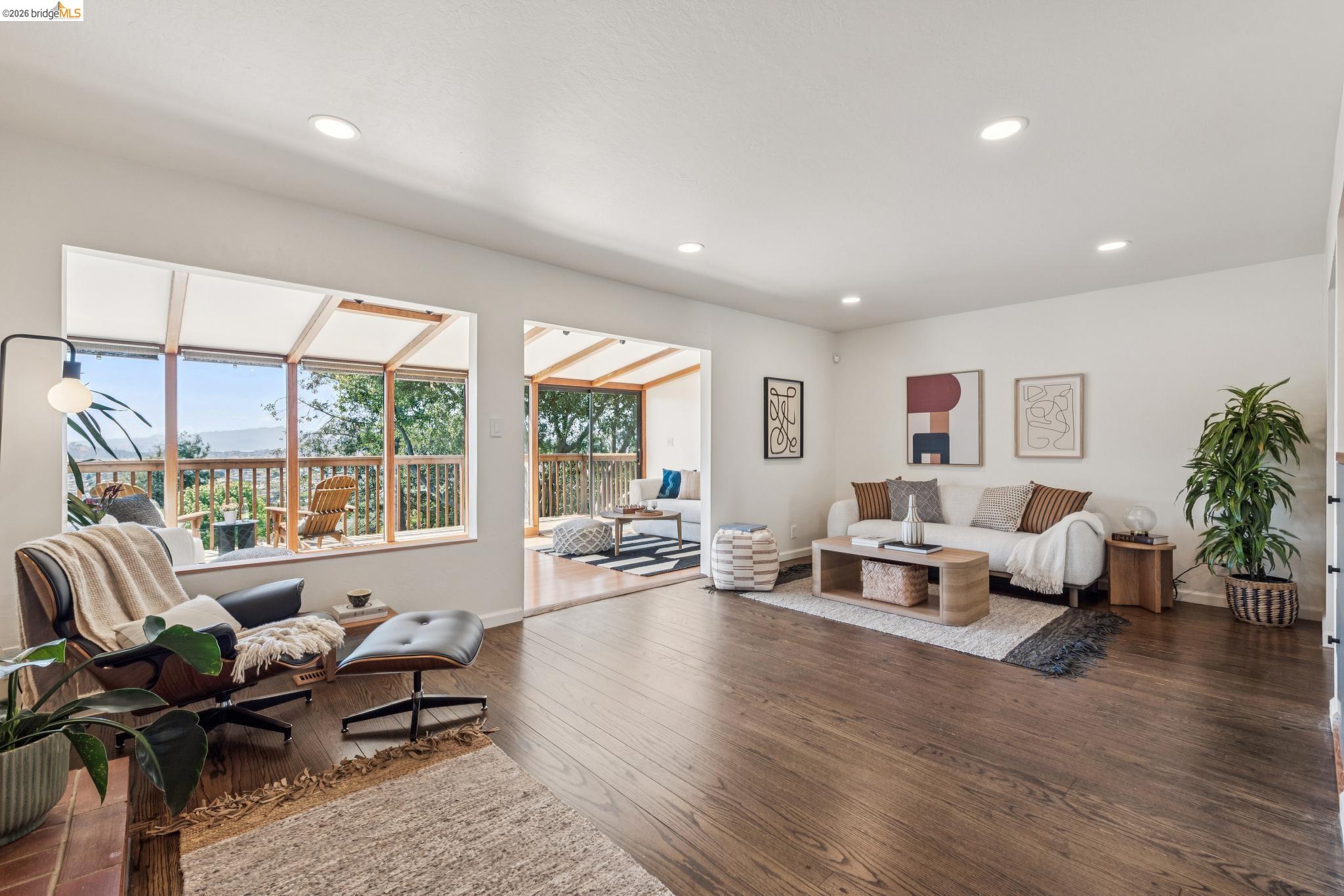 2325 Carquinez Ave