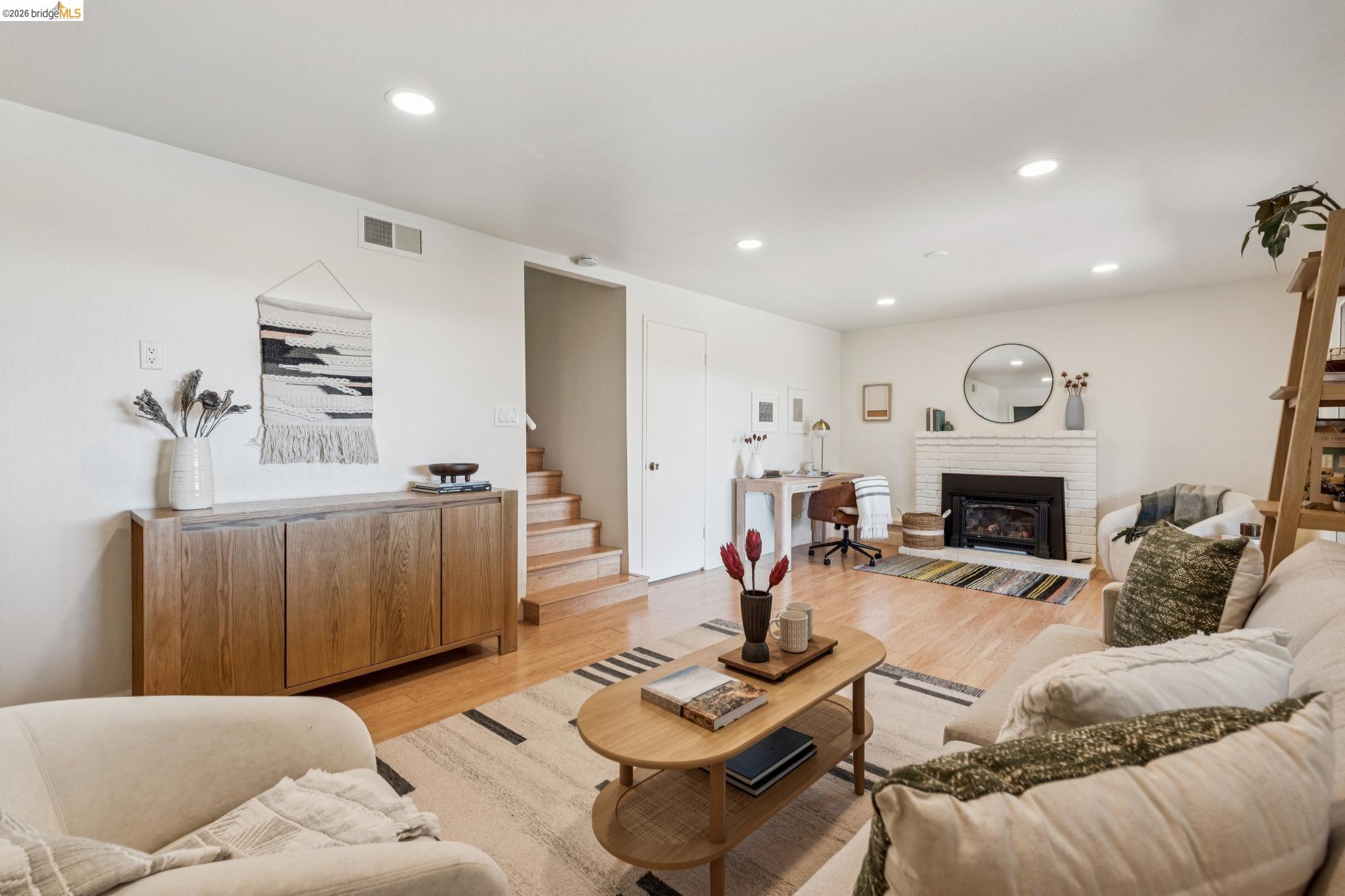 2325 Carquinez Ave