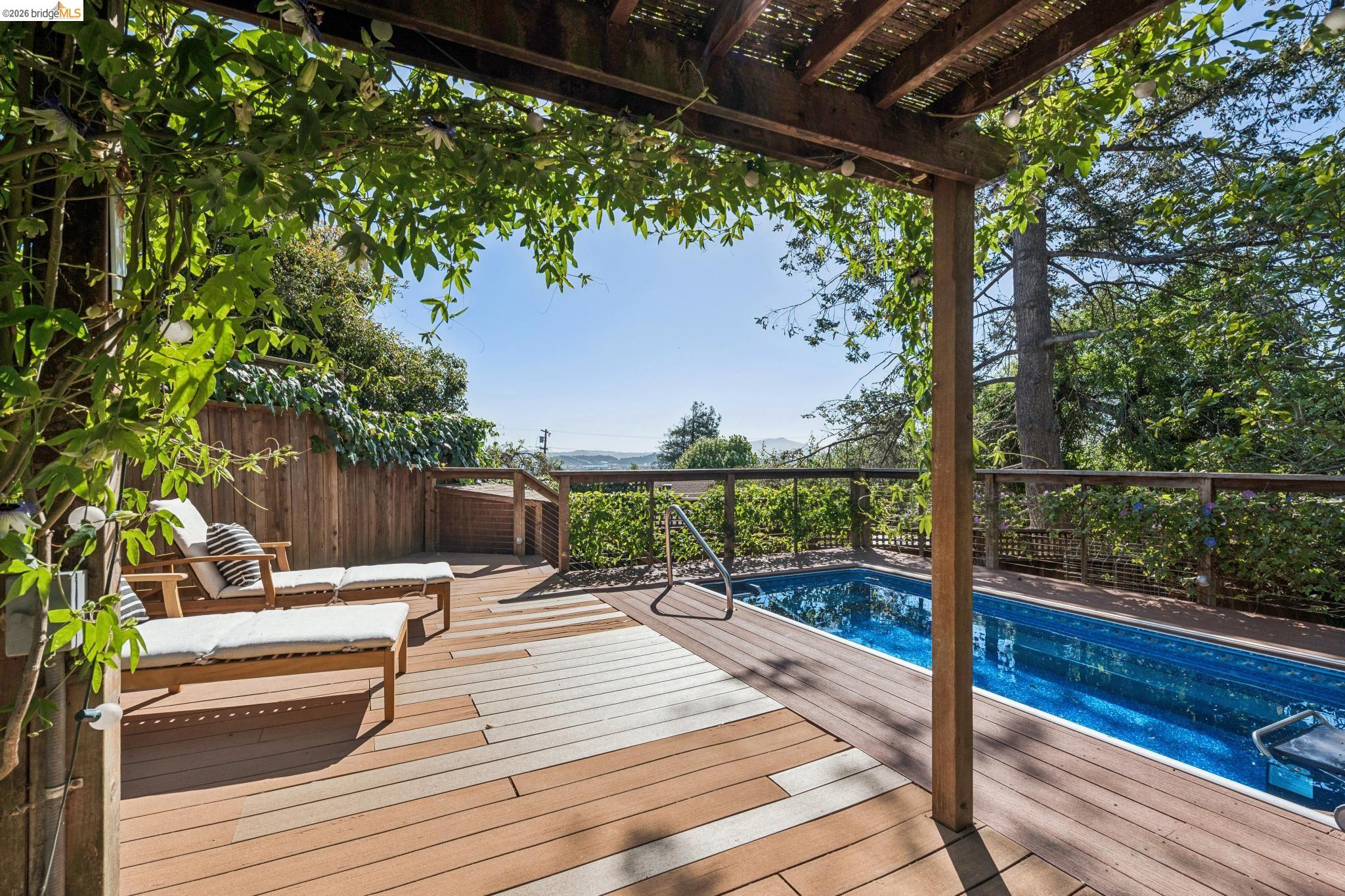 2325 Carquinez Ave