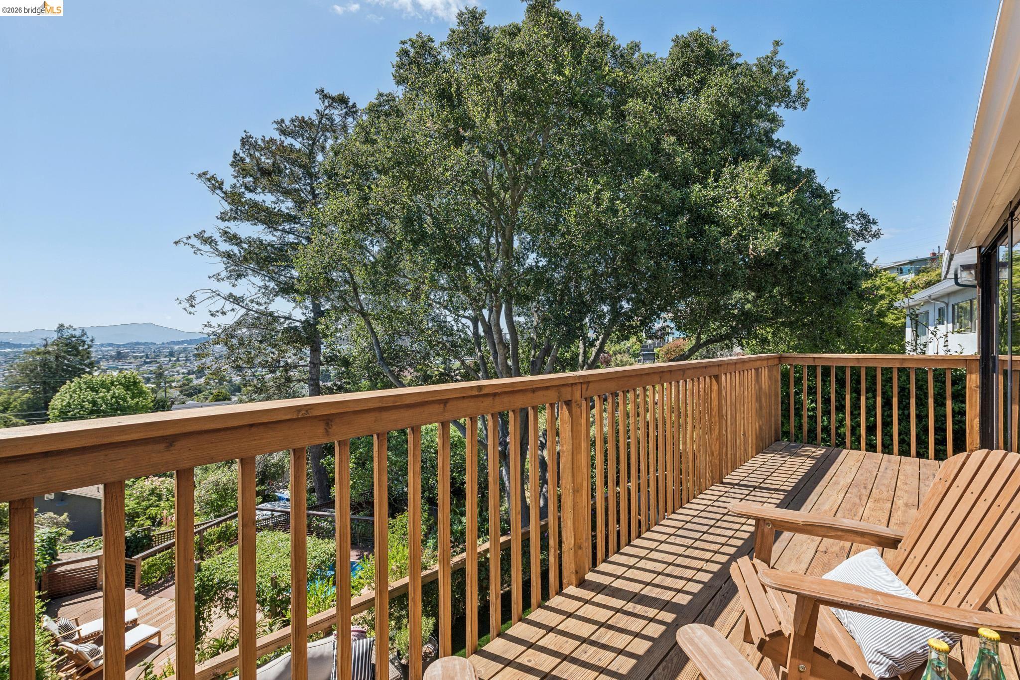 2325 Carquinez Ave
