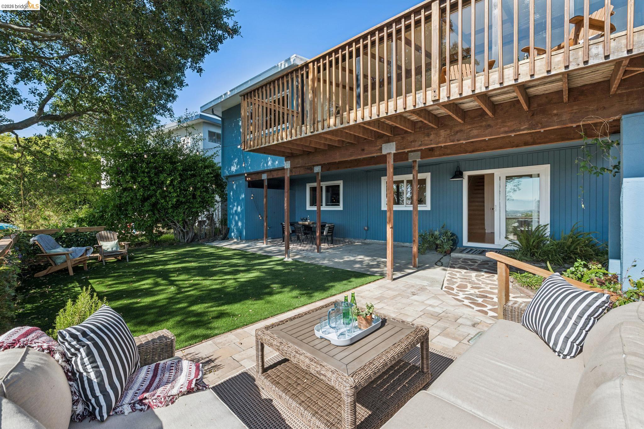 2325 Carquinez Ave