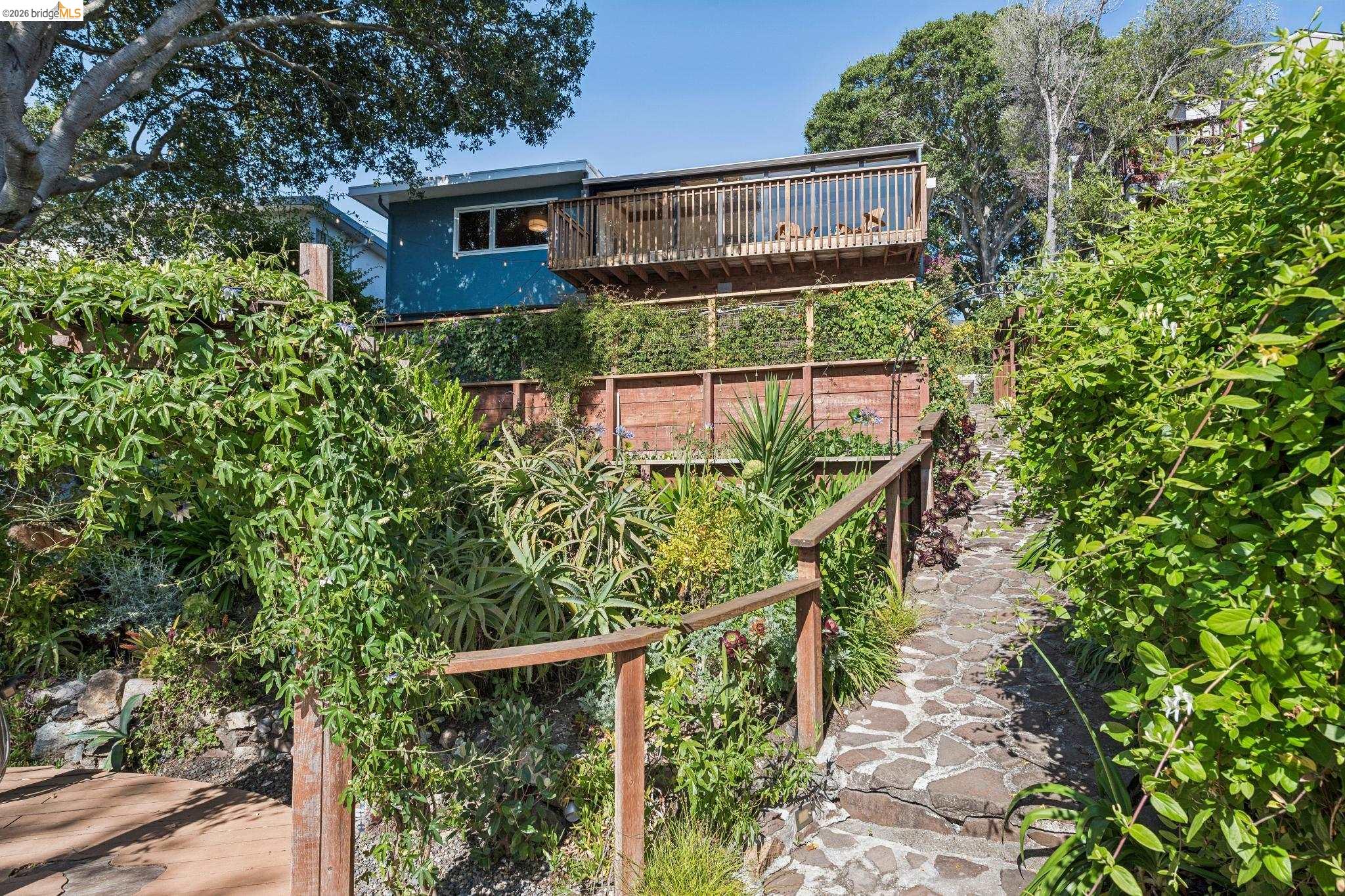 2325 Carquinez Ave