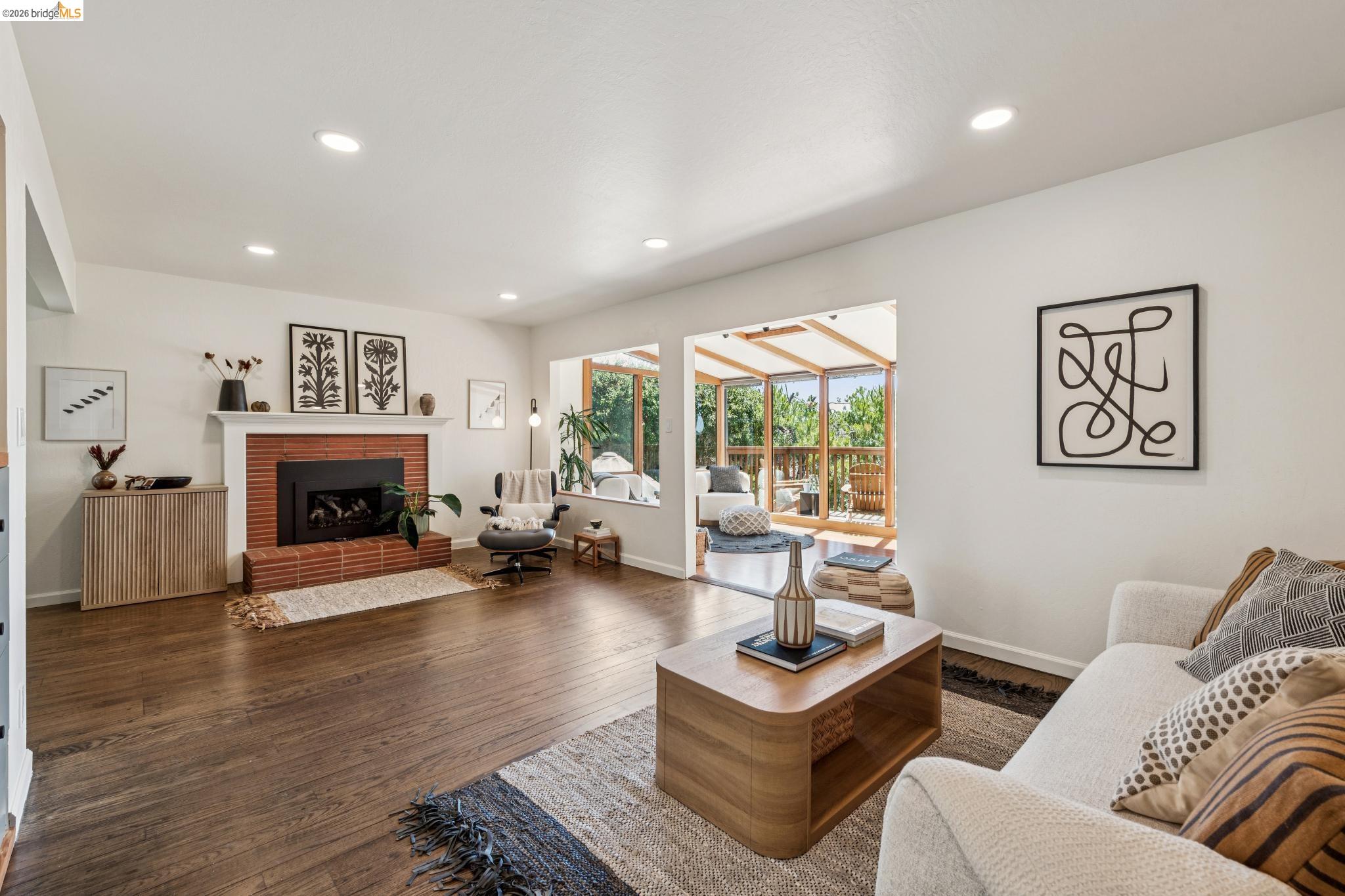 2325 Carquinez Ave