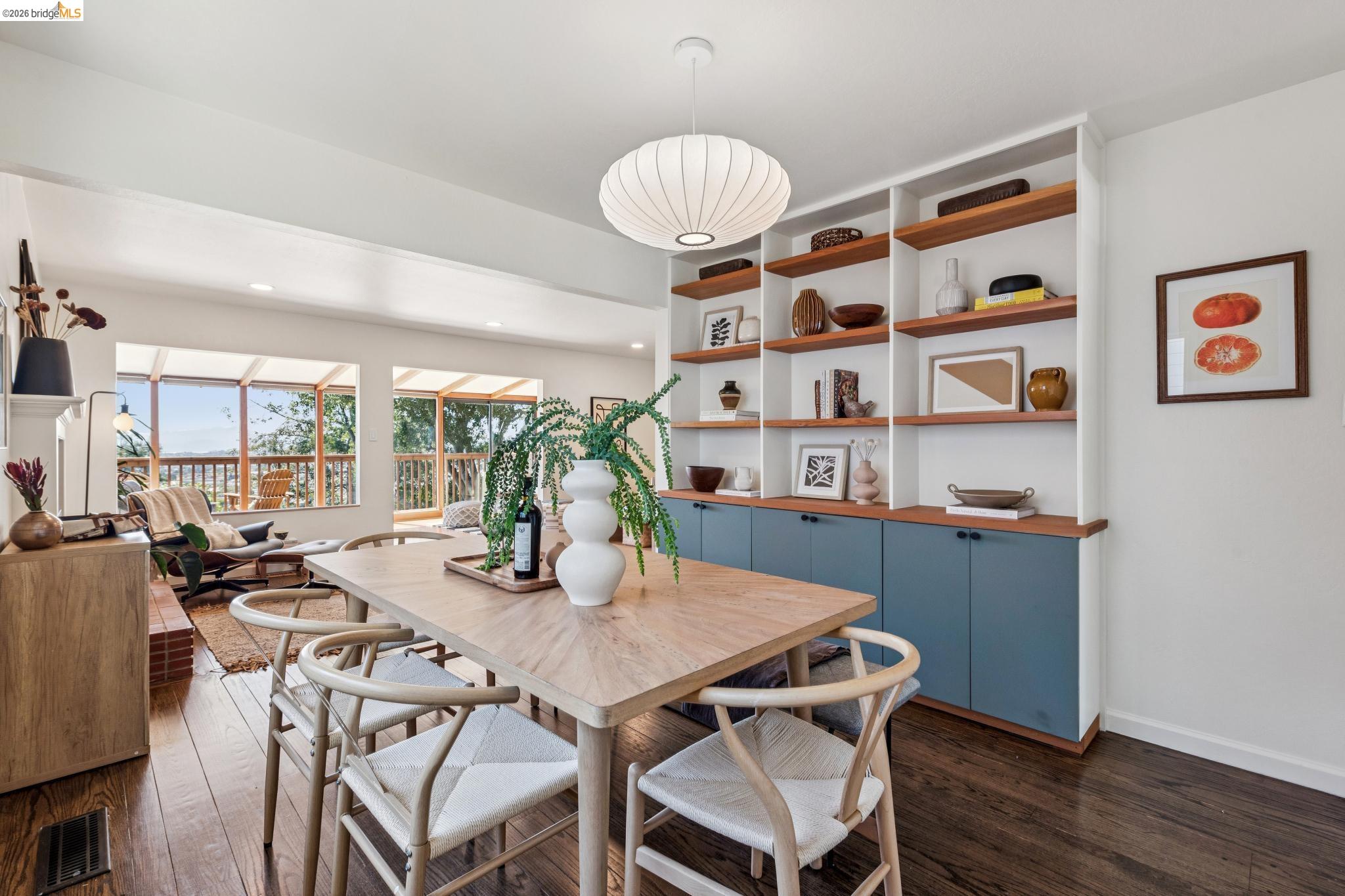 2325 Carquinez Ave