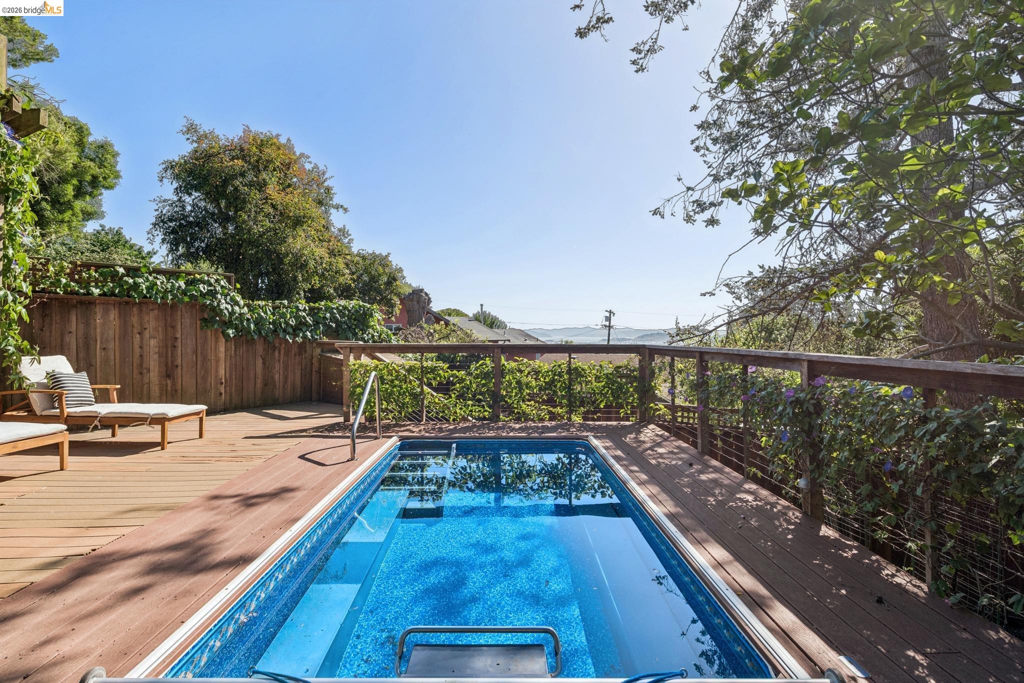 2325 Carquinez Ave