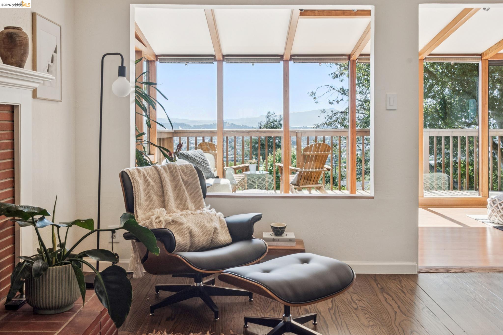 2325 Carquinez Ave