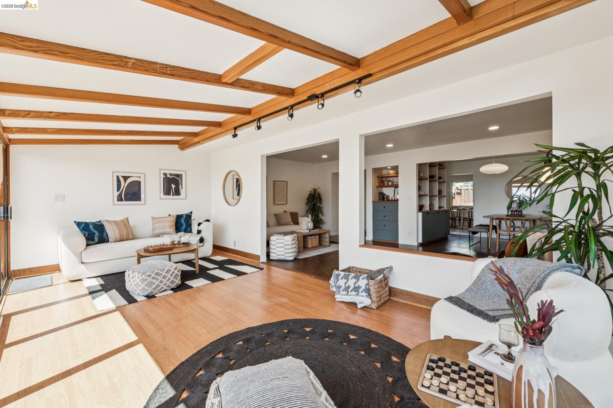 2325 Carquinez Ave
