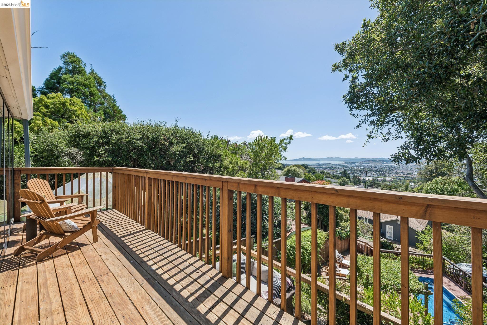 2325 Carquinez Ave