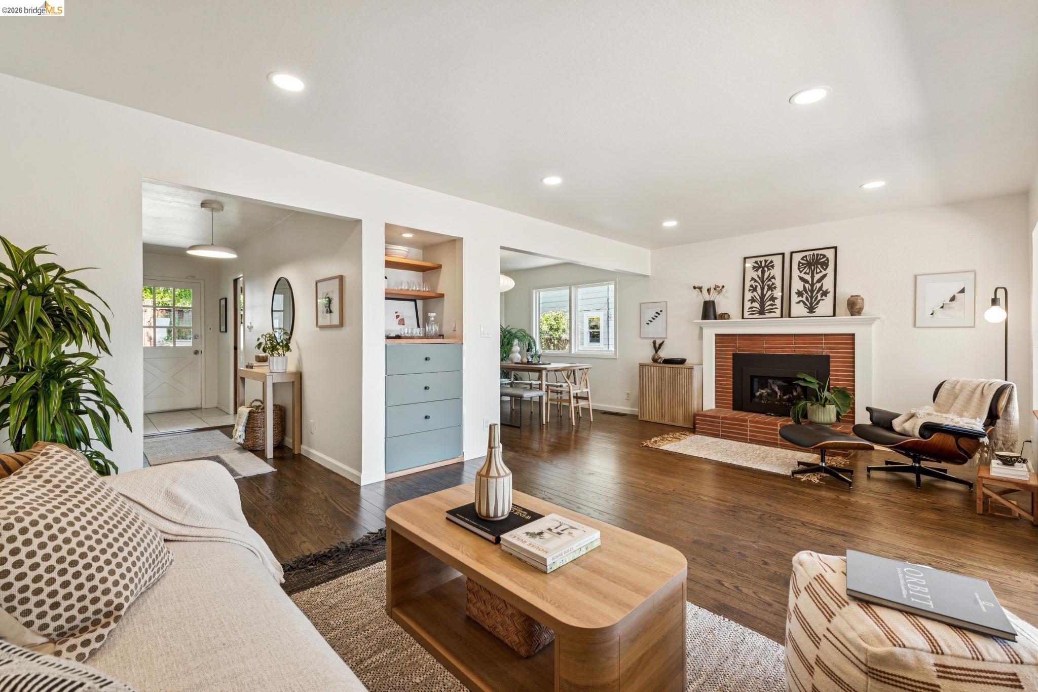 2325 Carquinez Ave