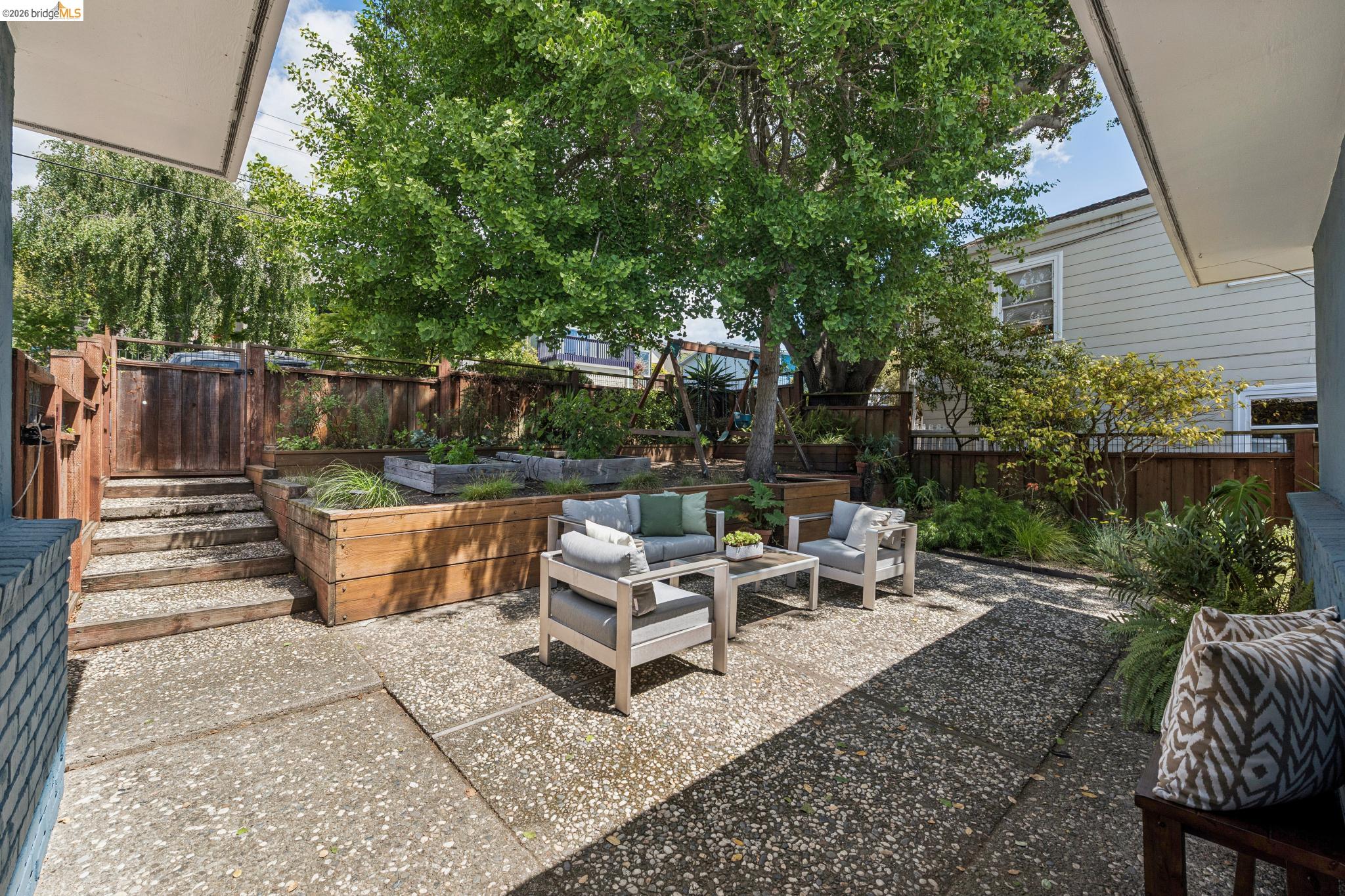 2325 Carquinez Ave