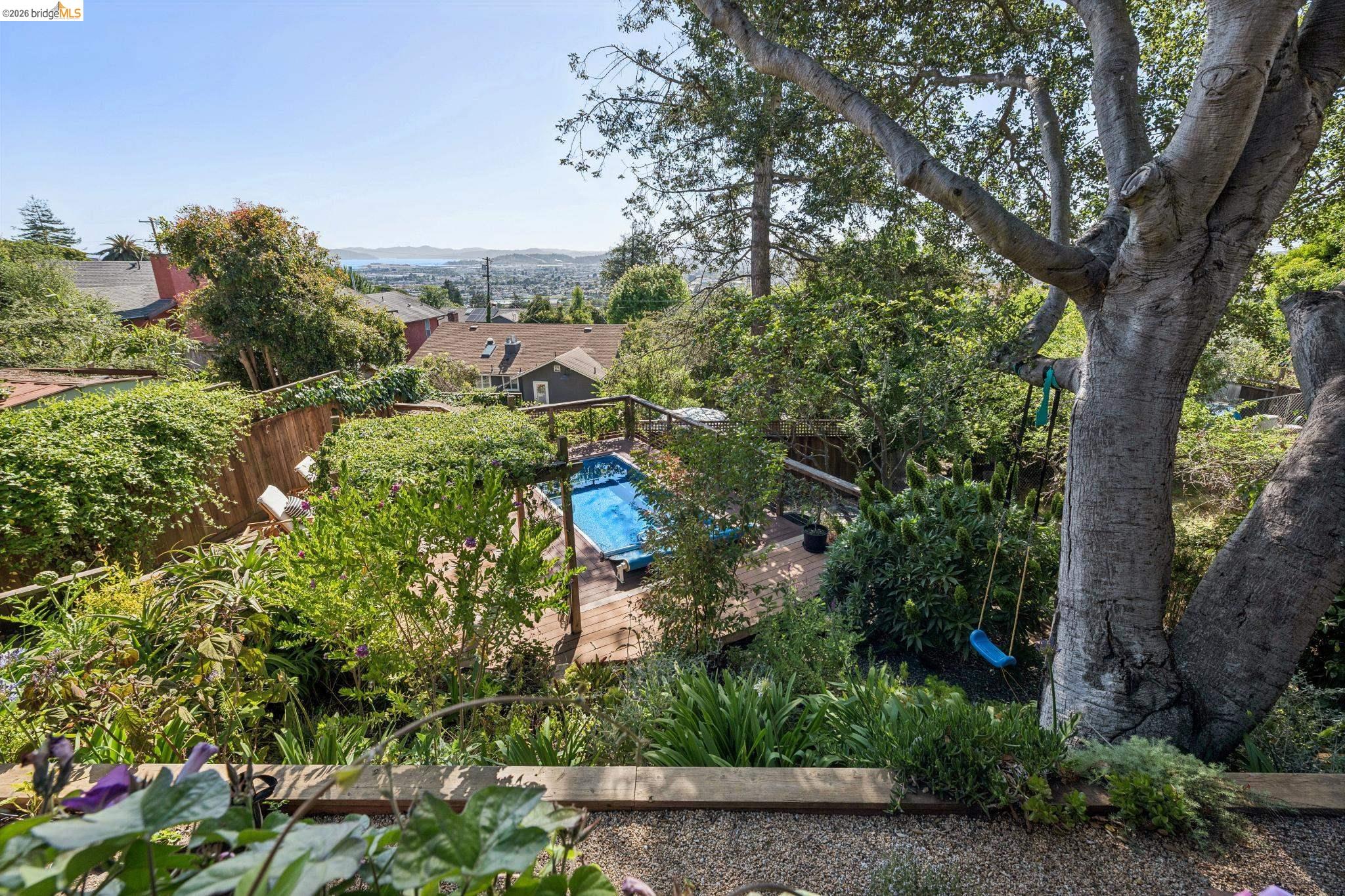 2325 Carquinez Ave