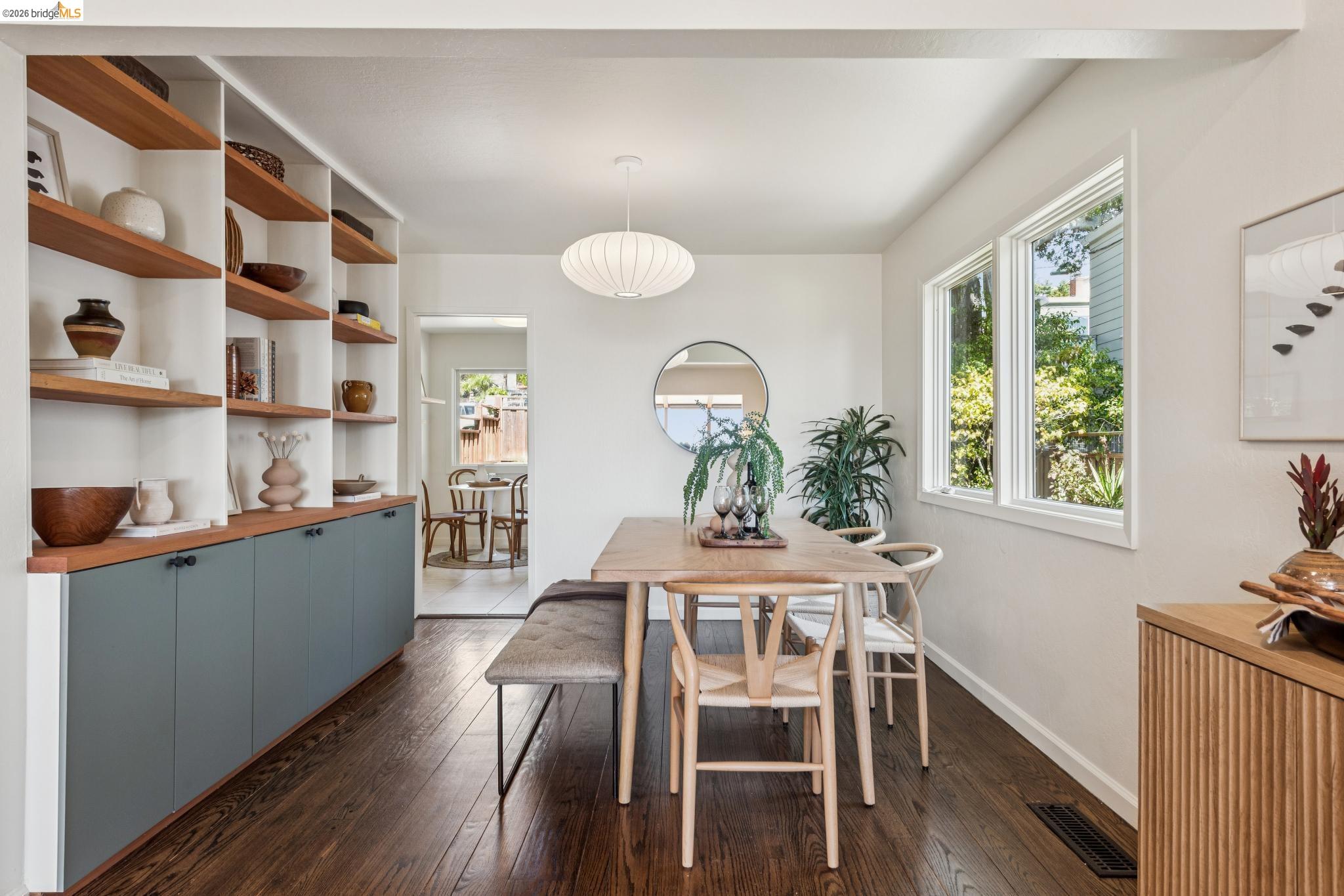2325 Carquinez Ave