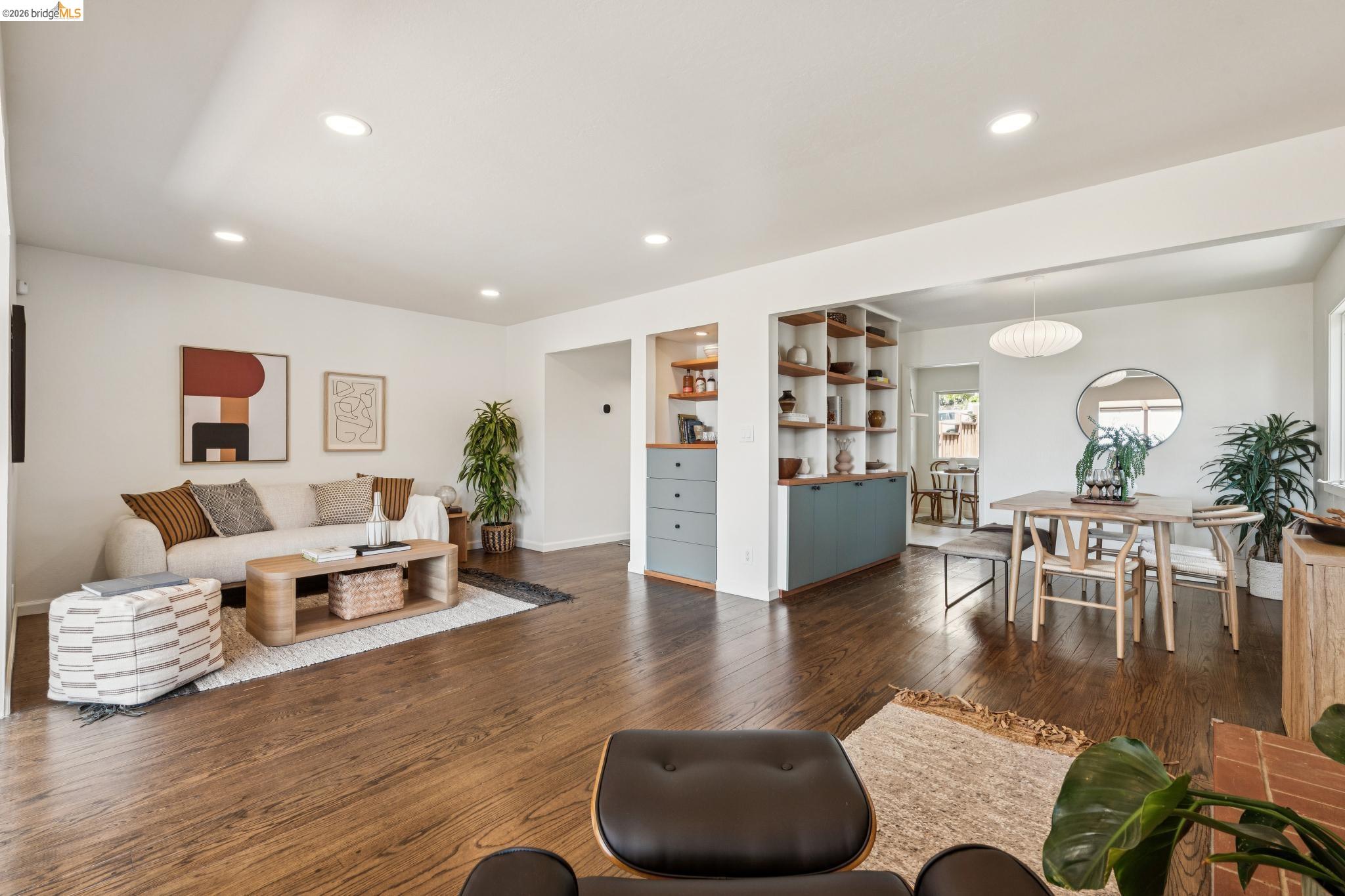 2325 Carquinez Ave