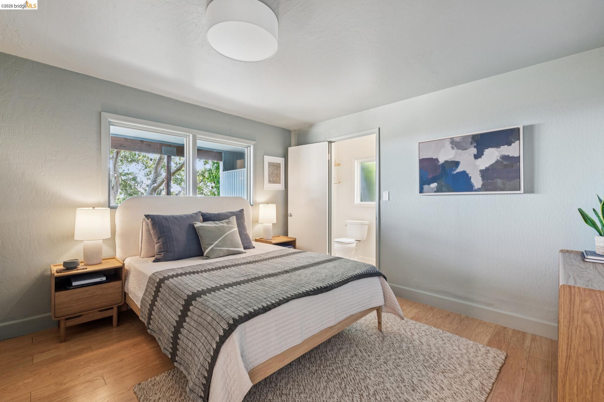 2325 Carquinez Ave