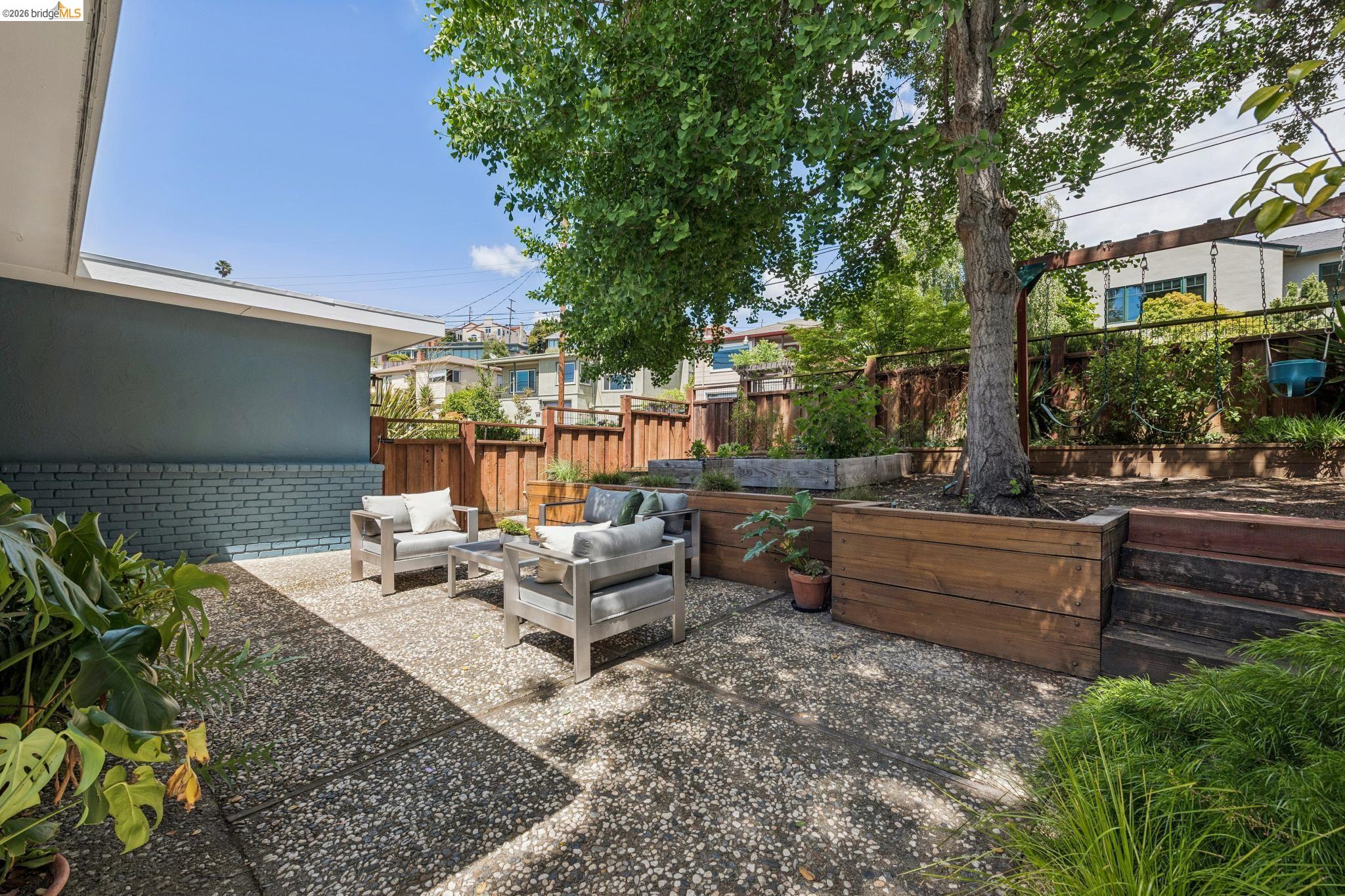 2325 Carquinez Ave