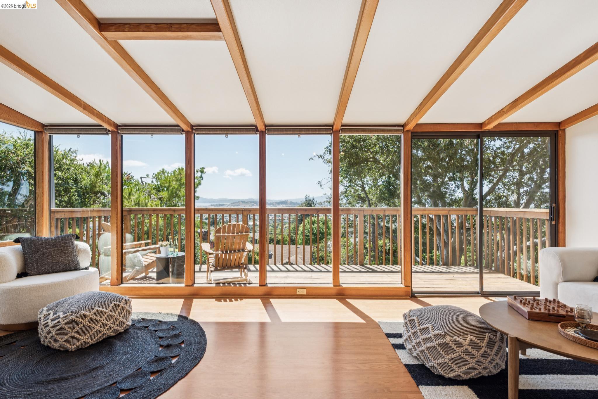 2325 Carquinez Ave
