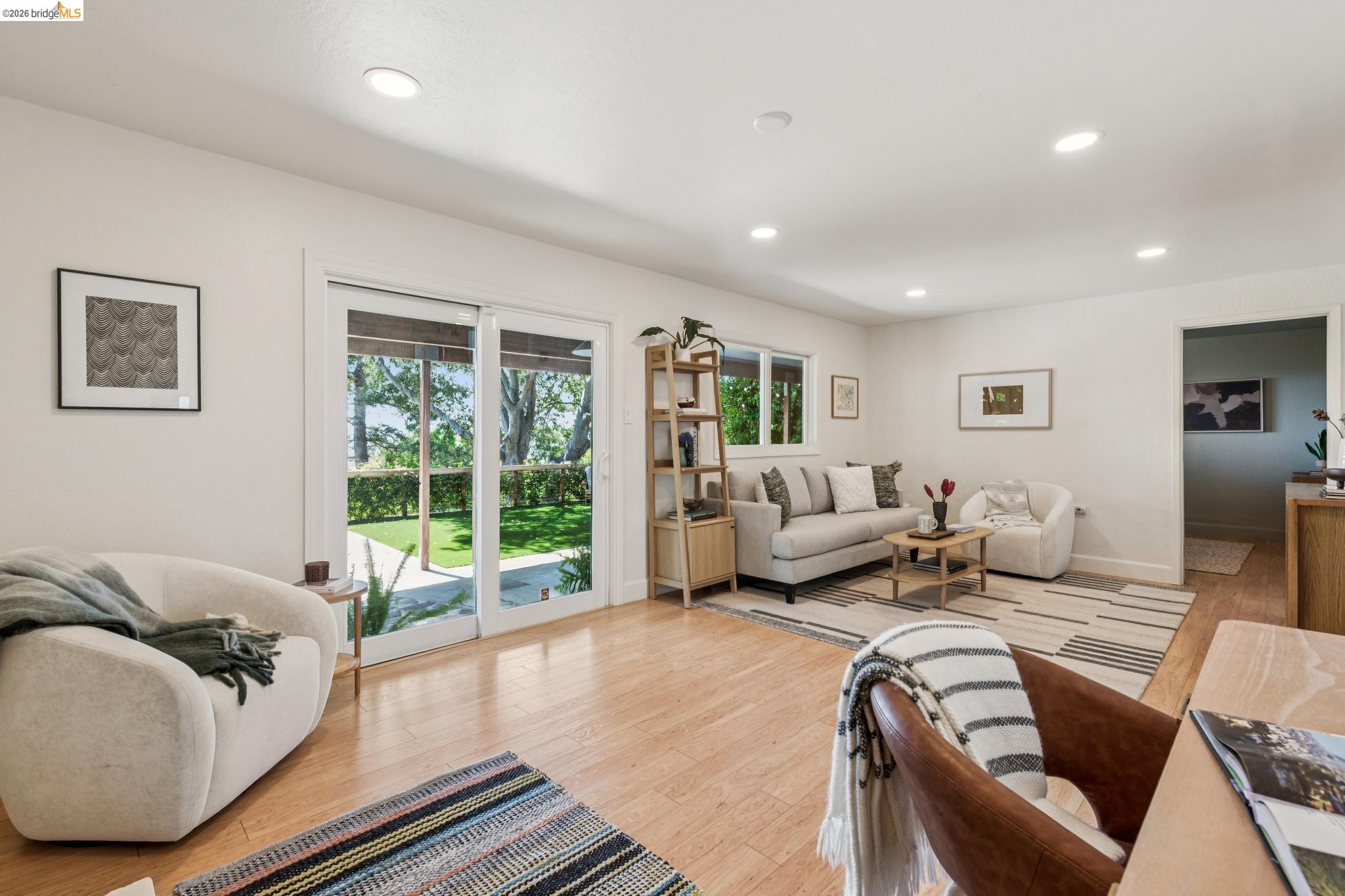 2325 Carquinez Ave