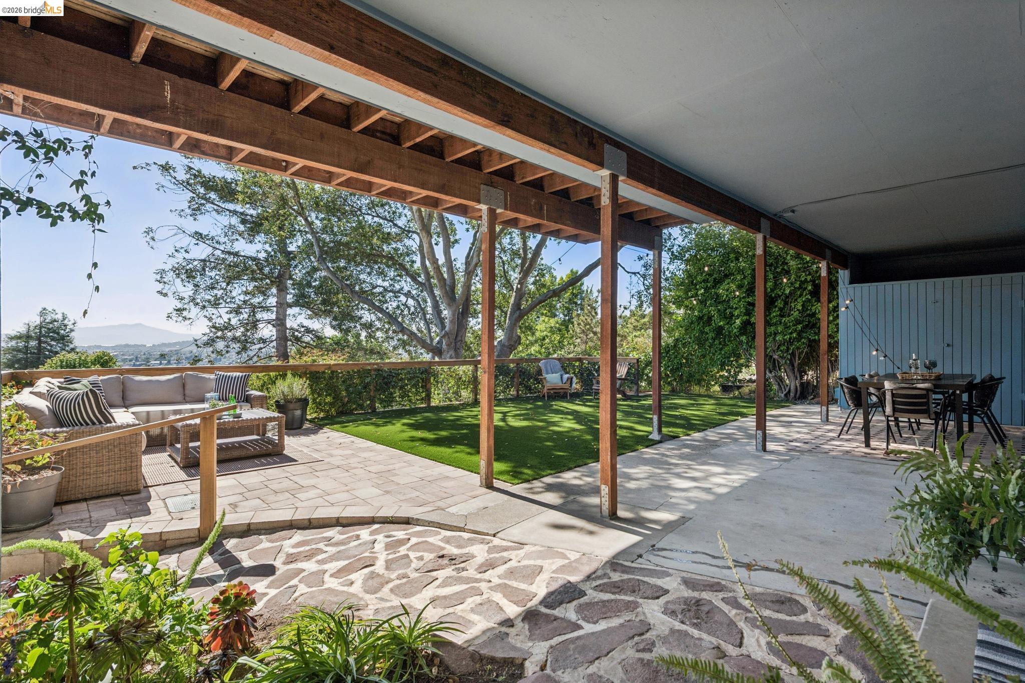 2325 Carquinez Ave