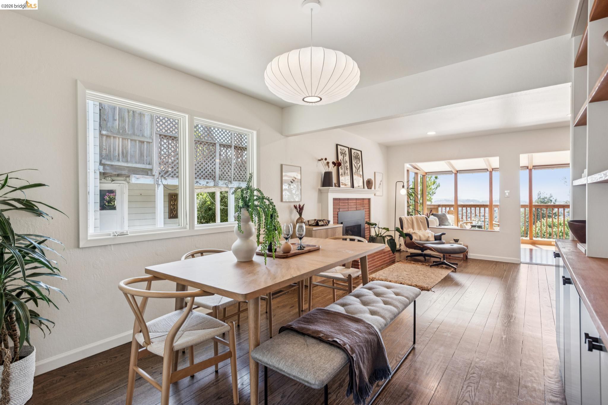 2325 Carquinez Ave