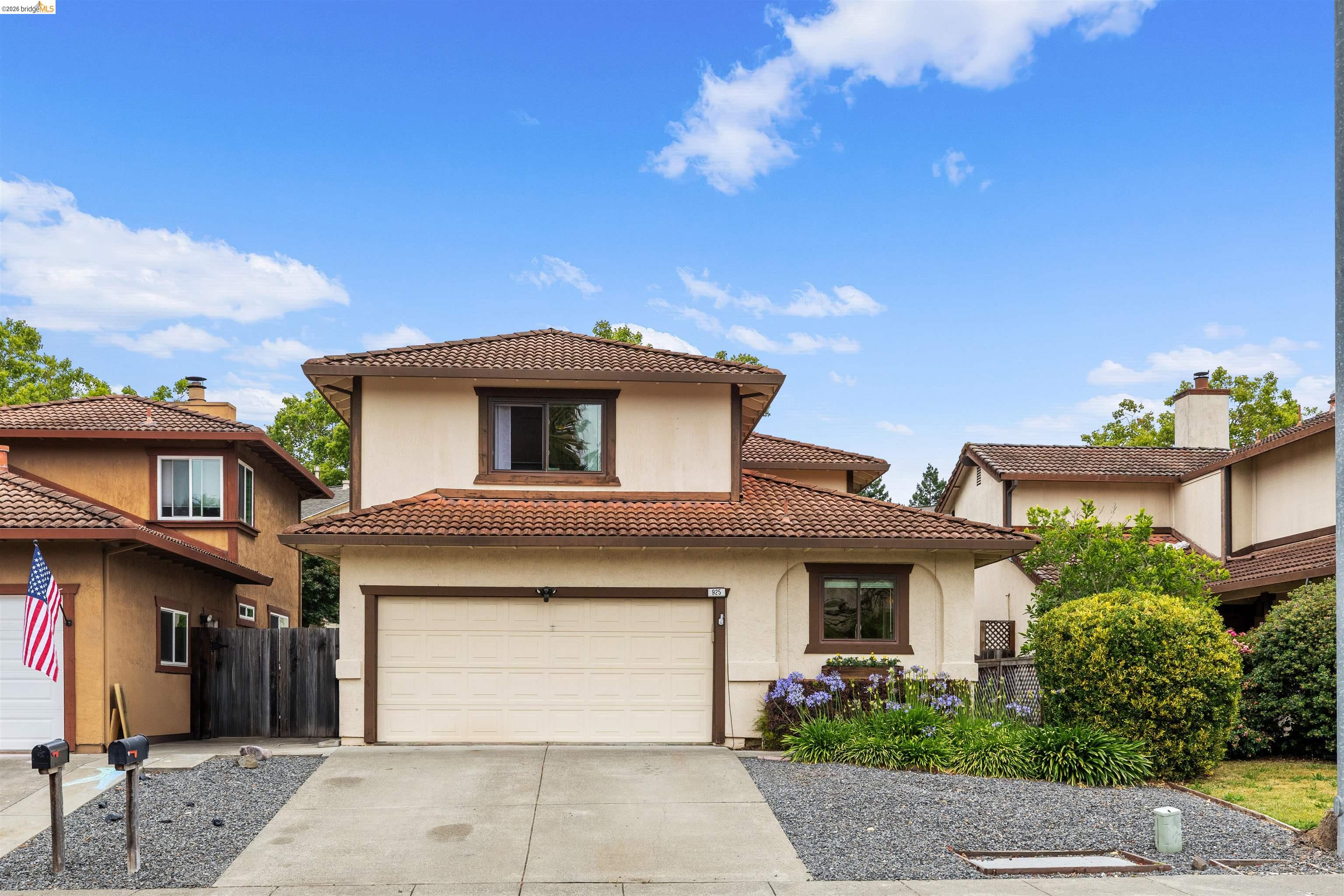 925 Hacienda Cir