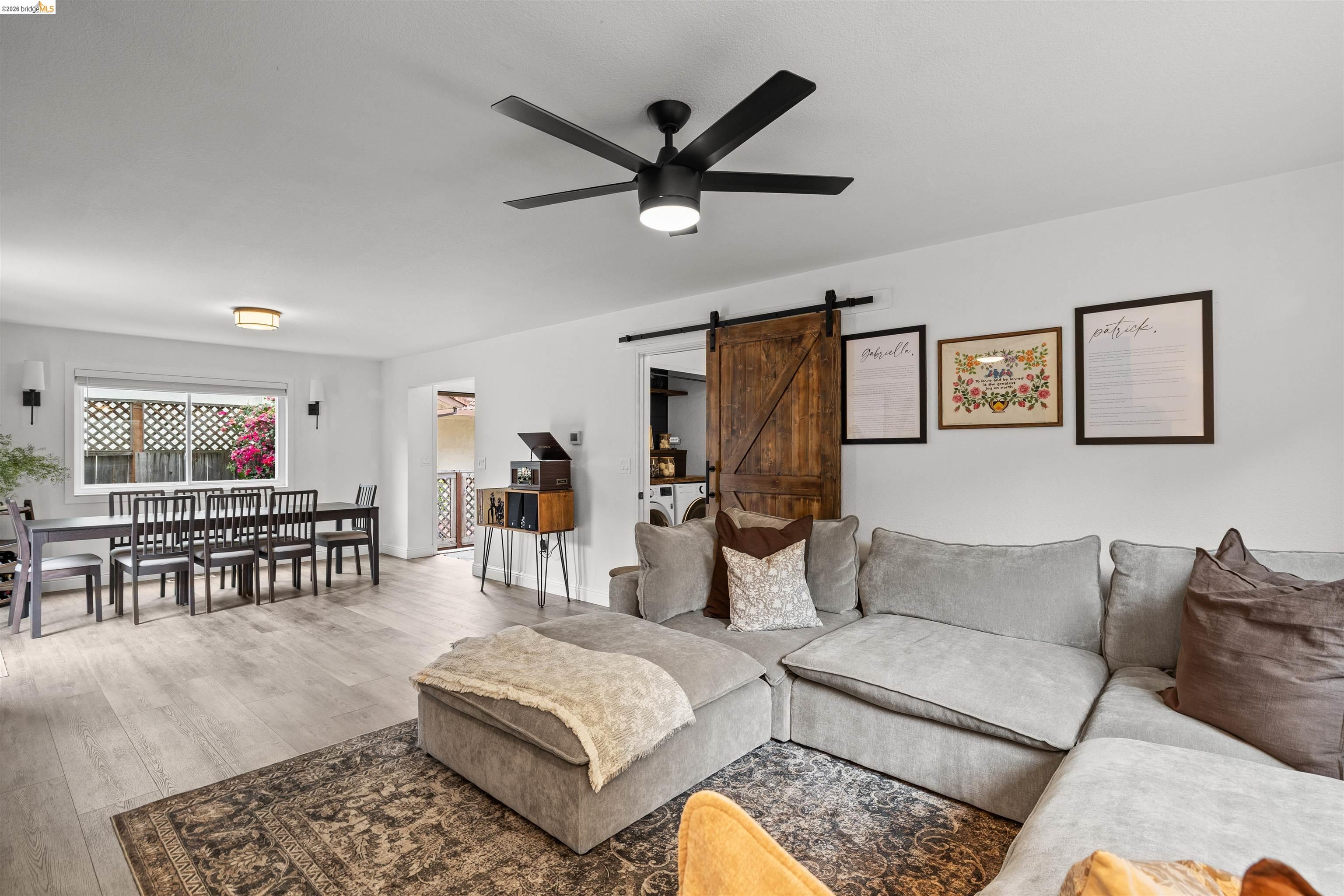 925 Hacienda Cir