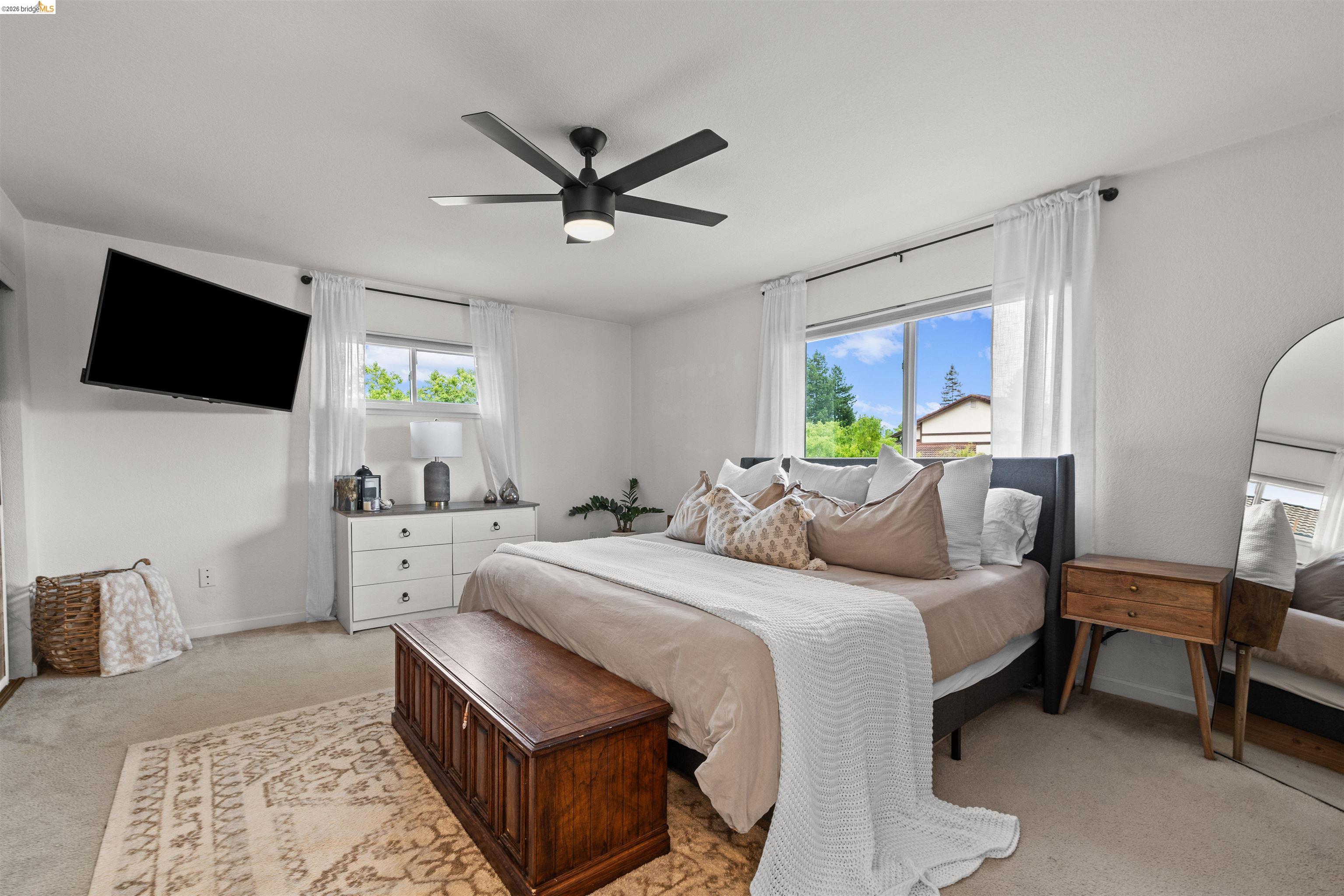 925 Hacienda Cir