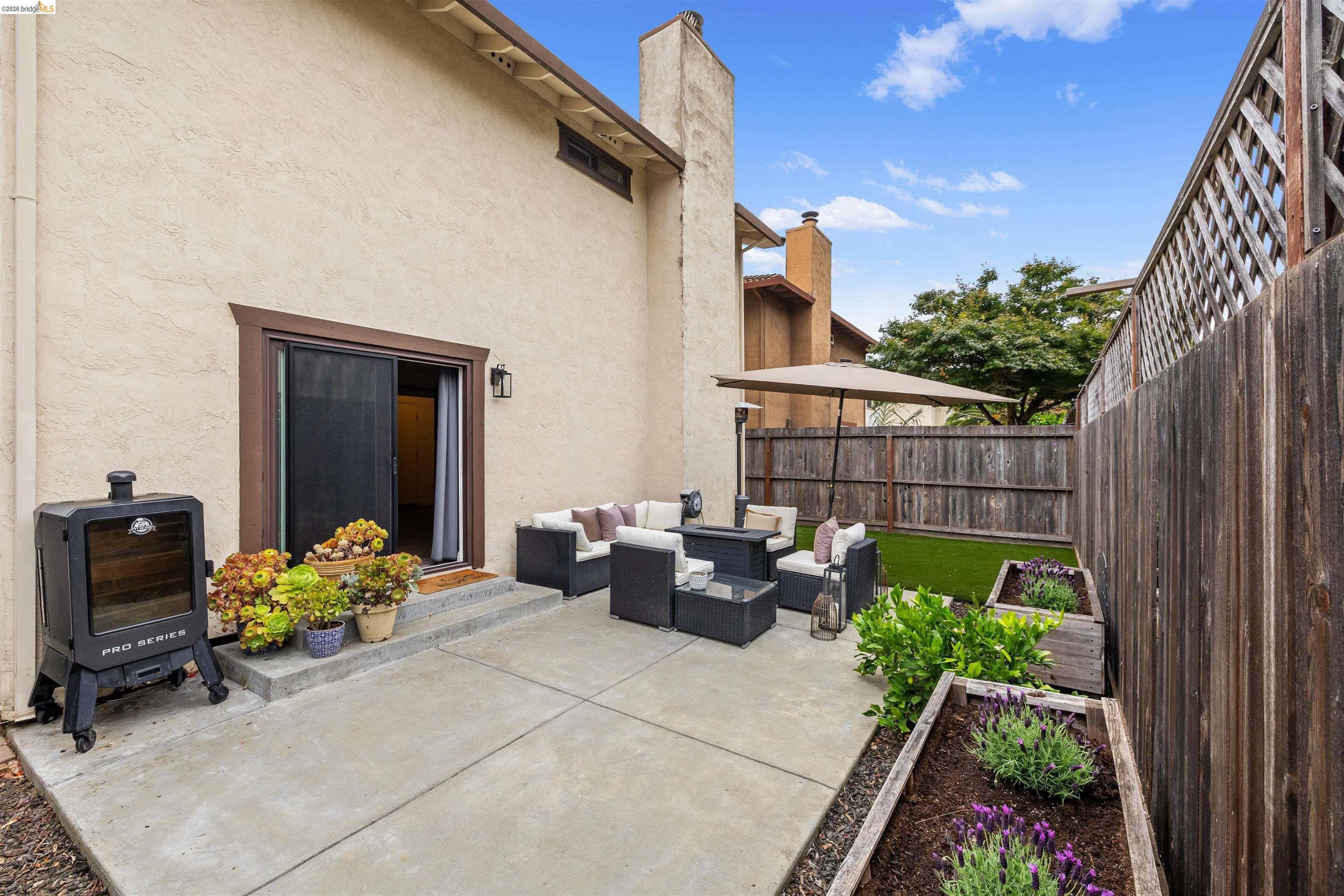 925 Hacienda Cir