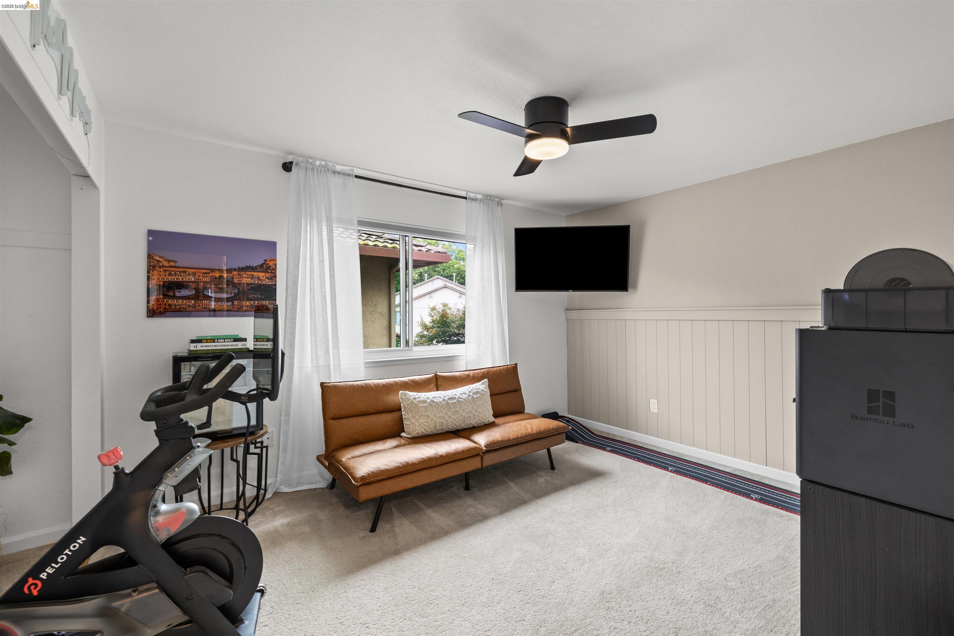 925 Hacienda Cir