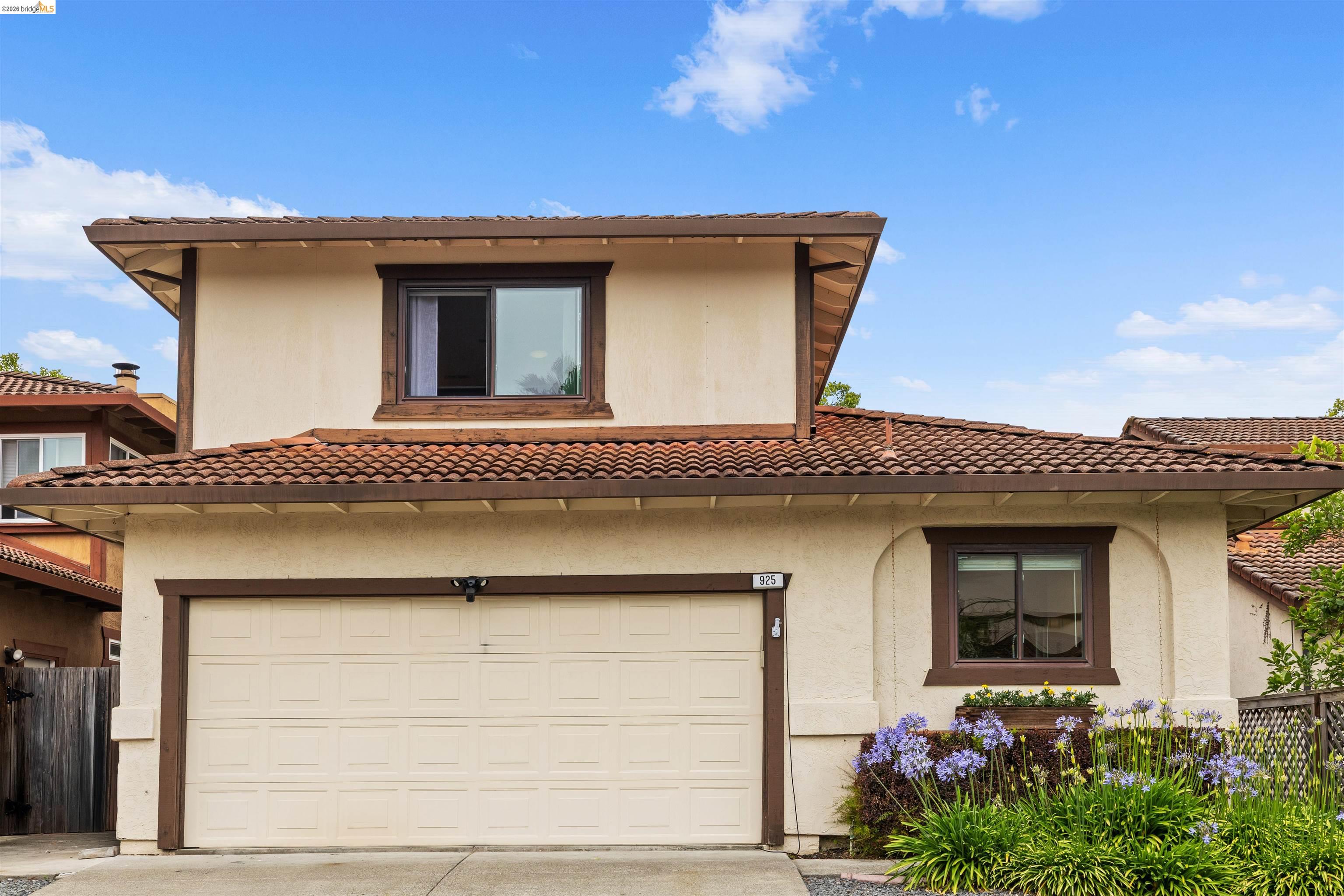 925 Hacienda Cir