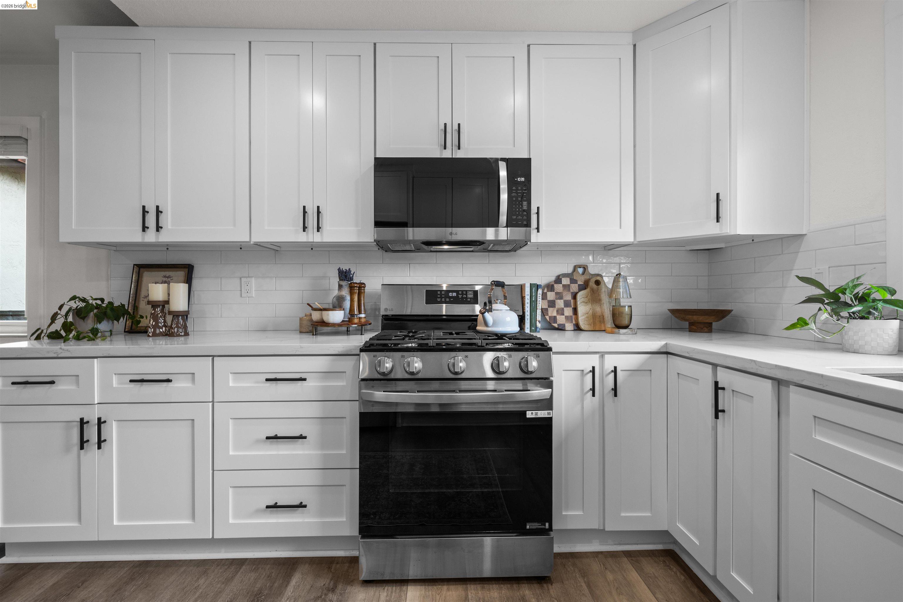925 Hacienda Cir
