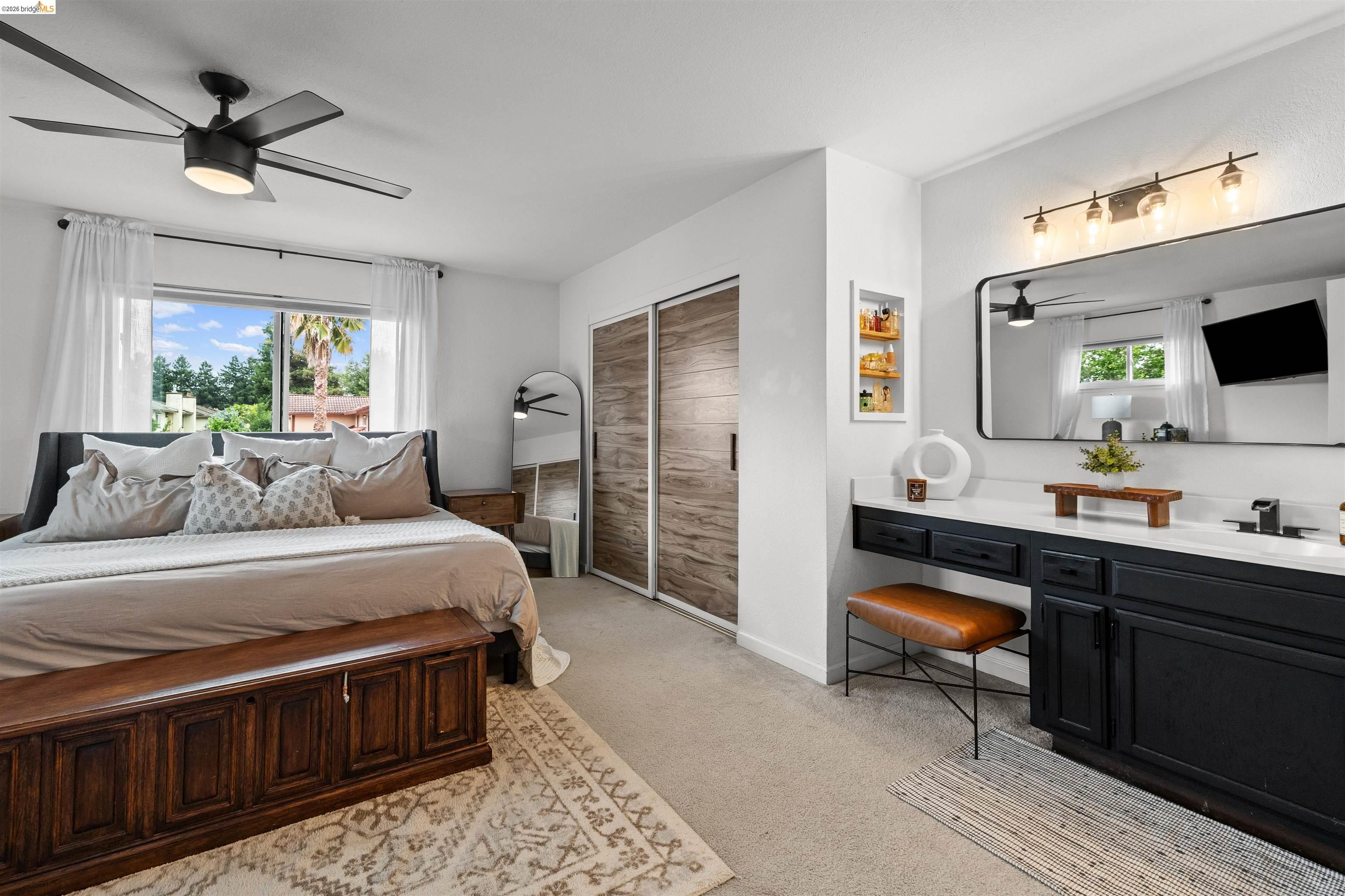 925 Hacienda Cir