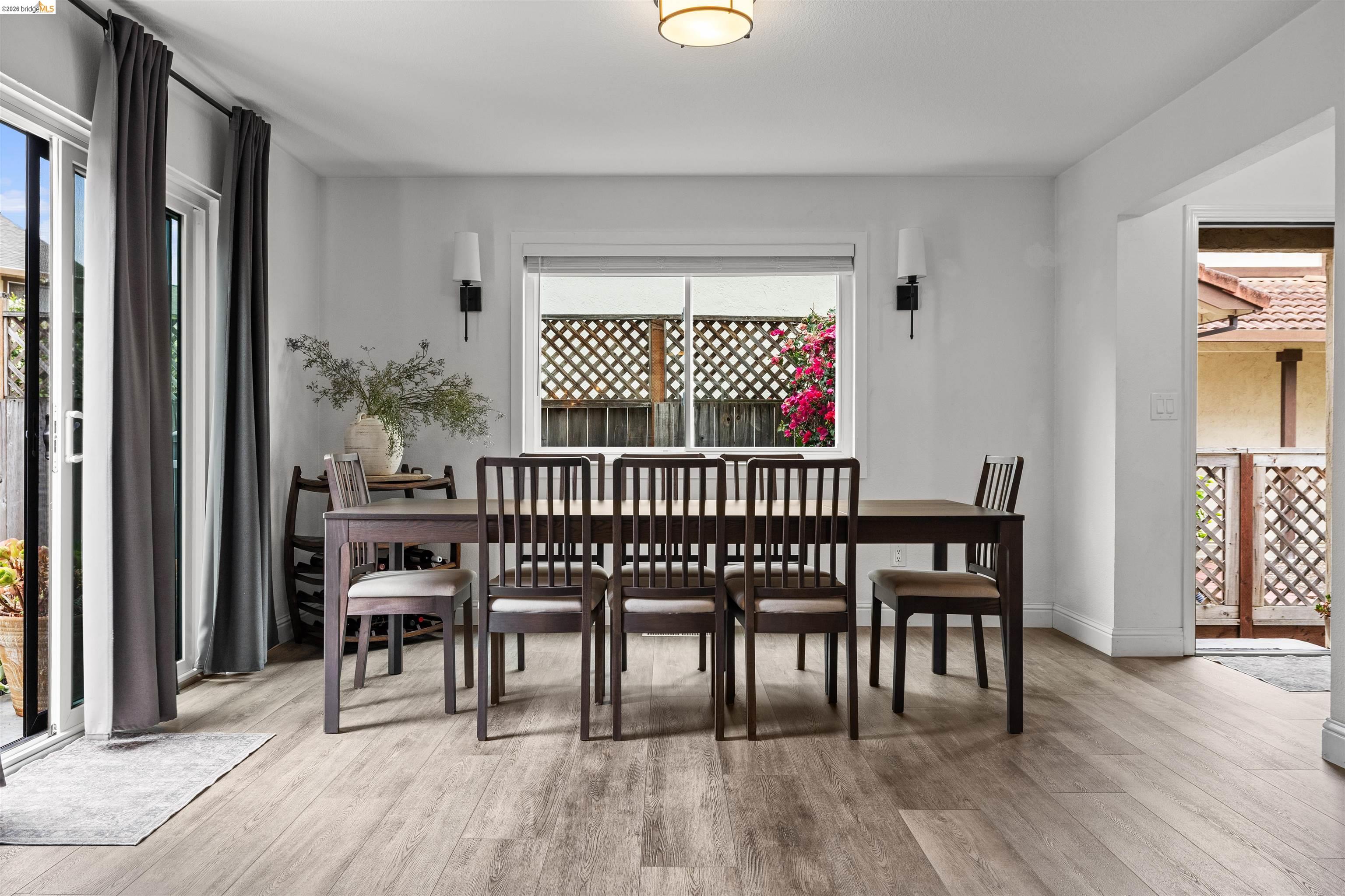 925 Hacienda Cir