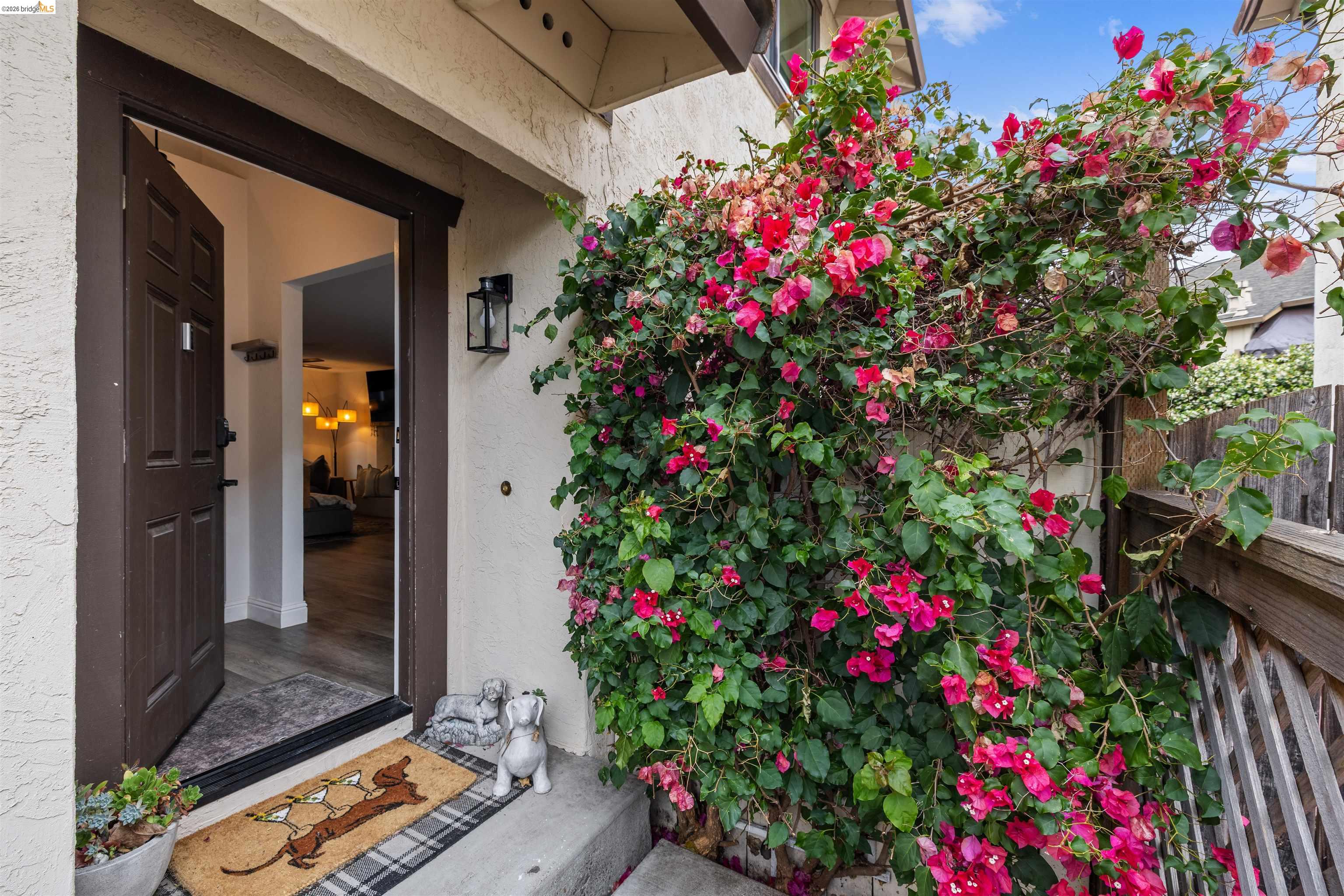 925 Hacienda Cir