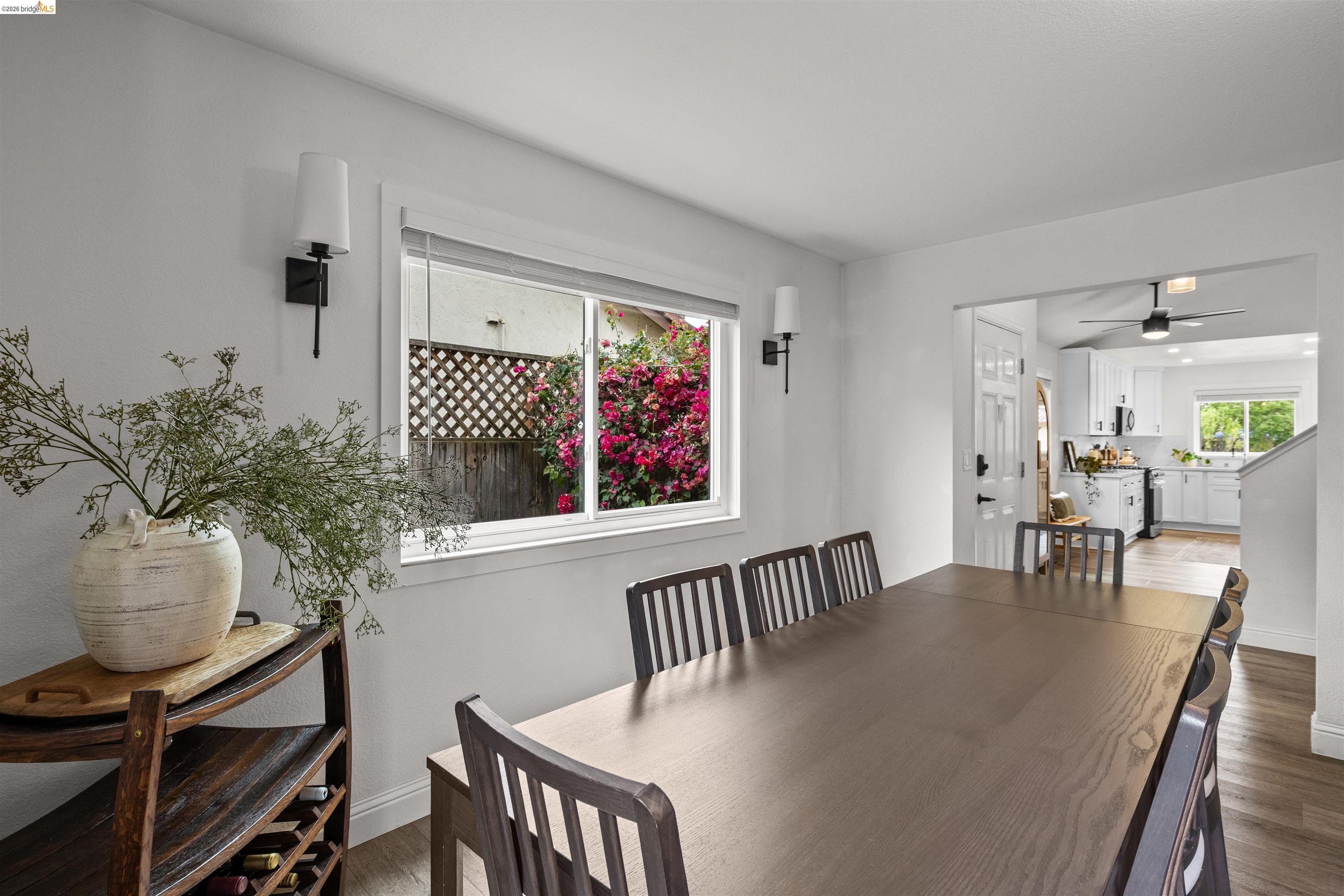 925 Hacienda Cir