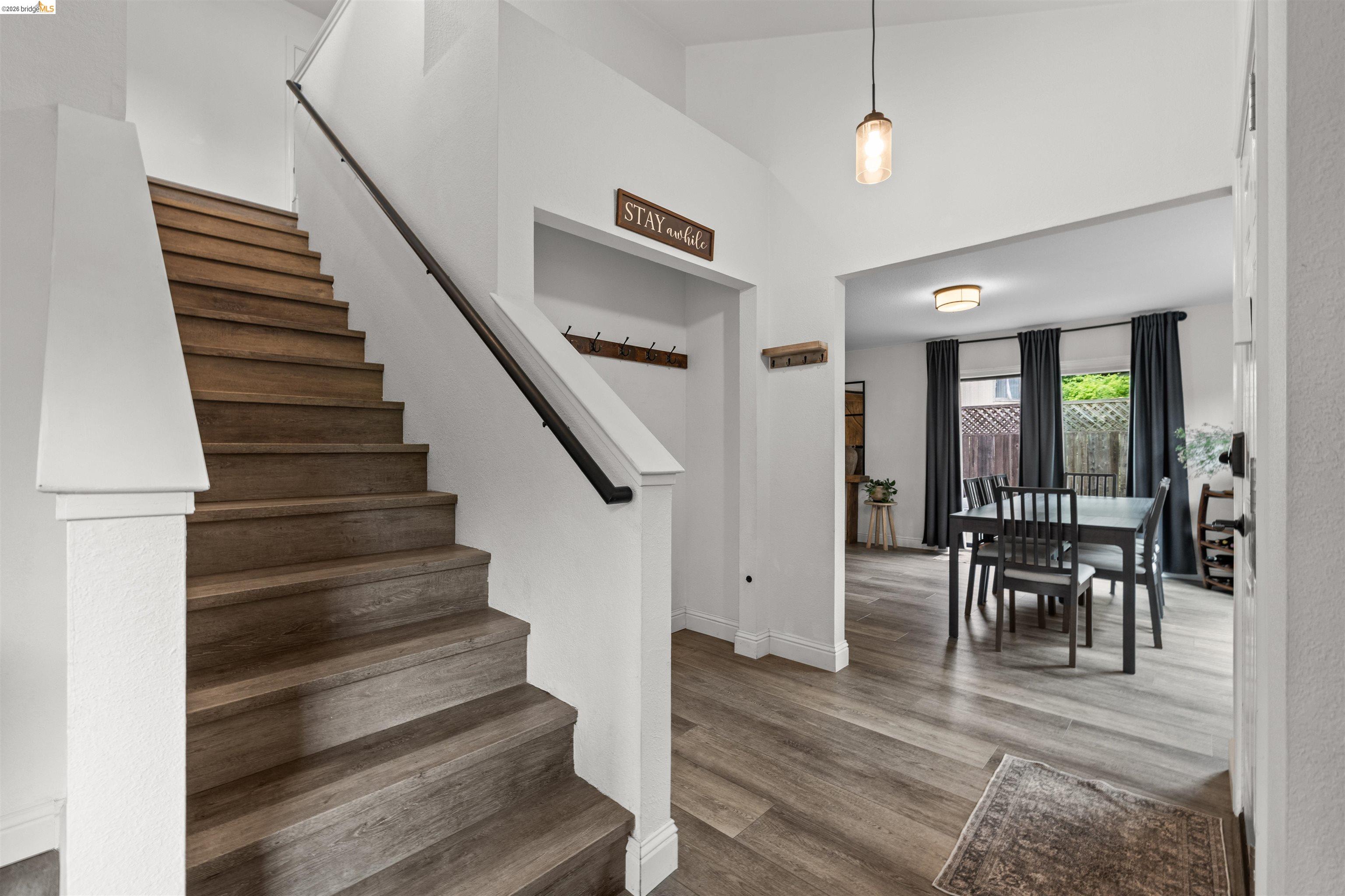 925 Hacienda Cir
